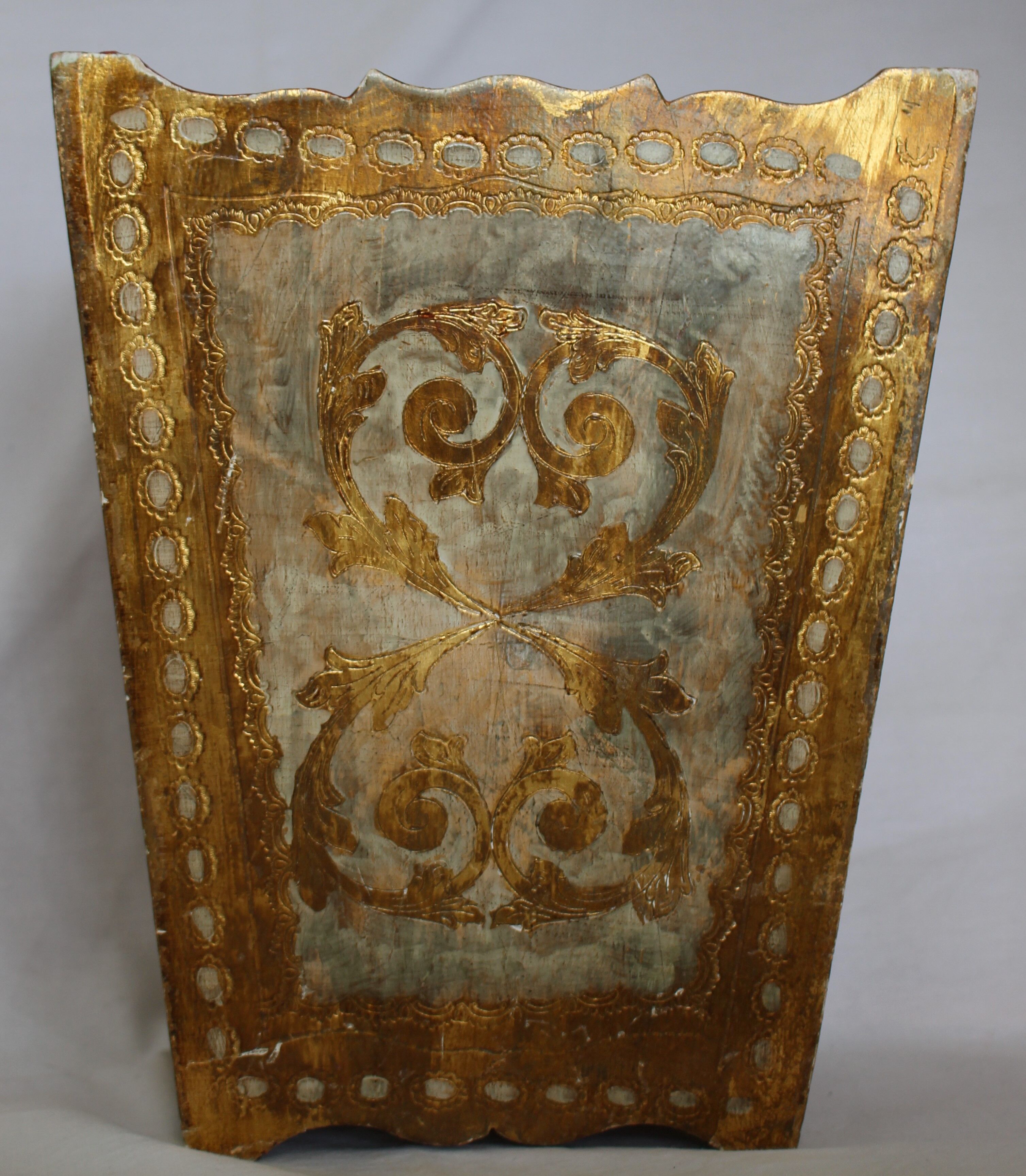 Venetian wooden paper basket