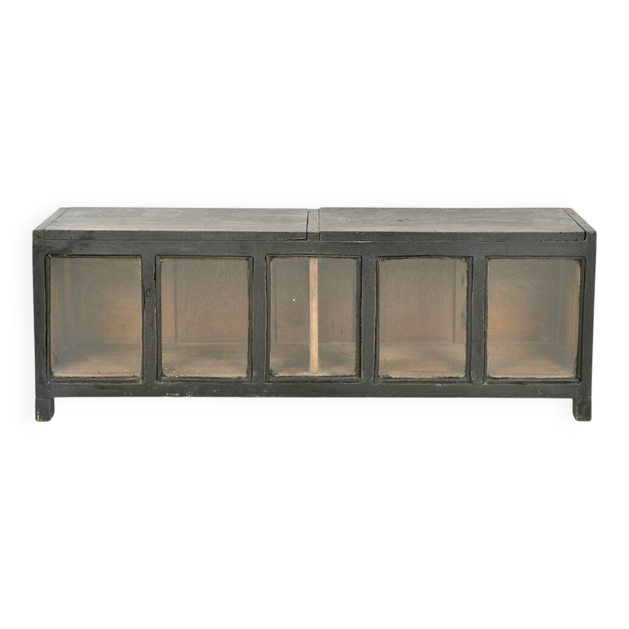 Coffre vitré en bois patiné (44 x 120 x 25cm)