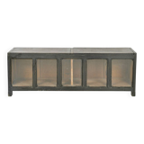 Coffre vitré en bois patiné (44 x 120 x 25cm)