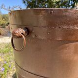 Cache pots en fer rivetés