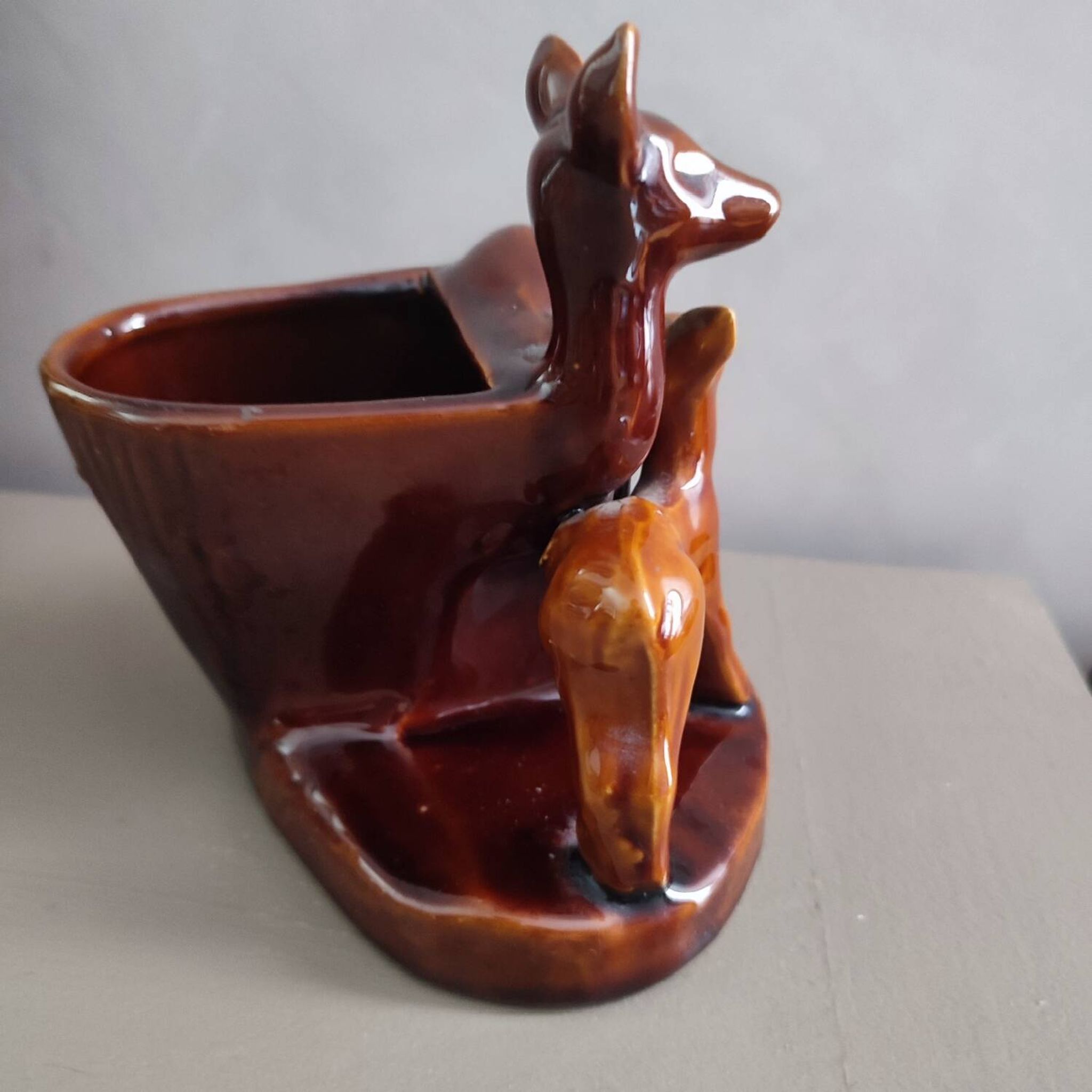 Pot en barbotine biche faon années 50