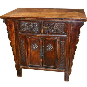 Old Chinese buffet of Lugu Lake