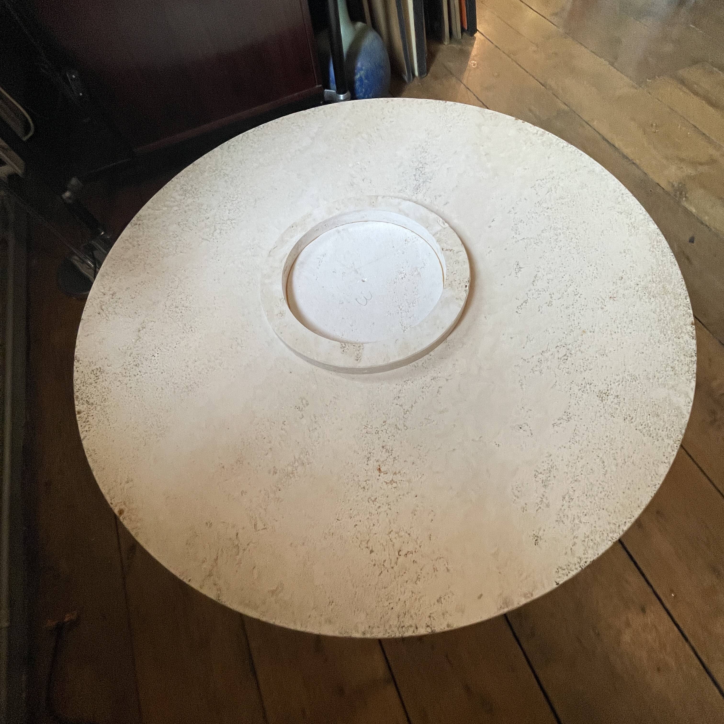 Round travertine coffee table, attributed to Angelo Mangiarotti, central cylindrical leg, 1970s