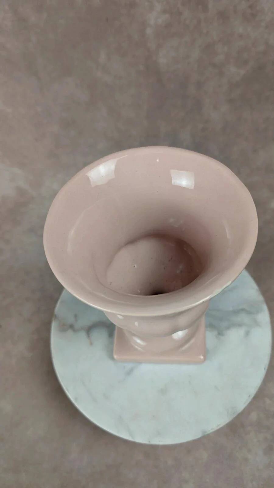 Small antique Médicis vase in powder pink.