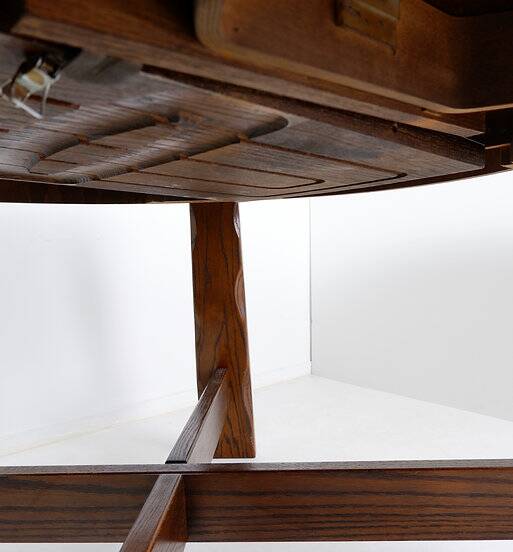 Table de salle à manger ronde à rallonge en chêne massif Brutalist 1950s Mid-20th Century