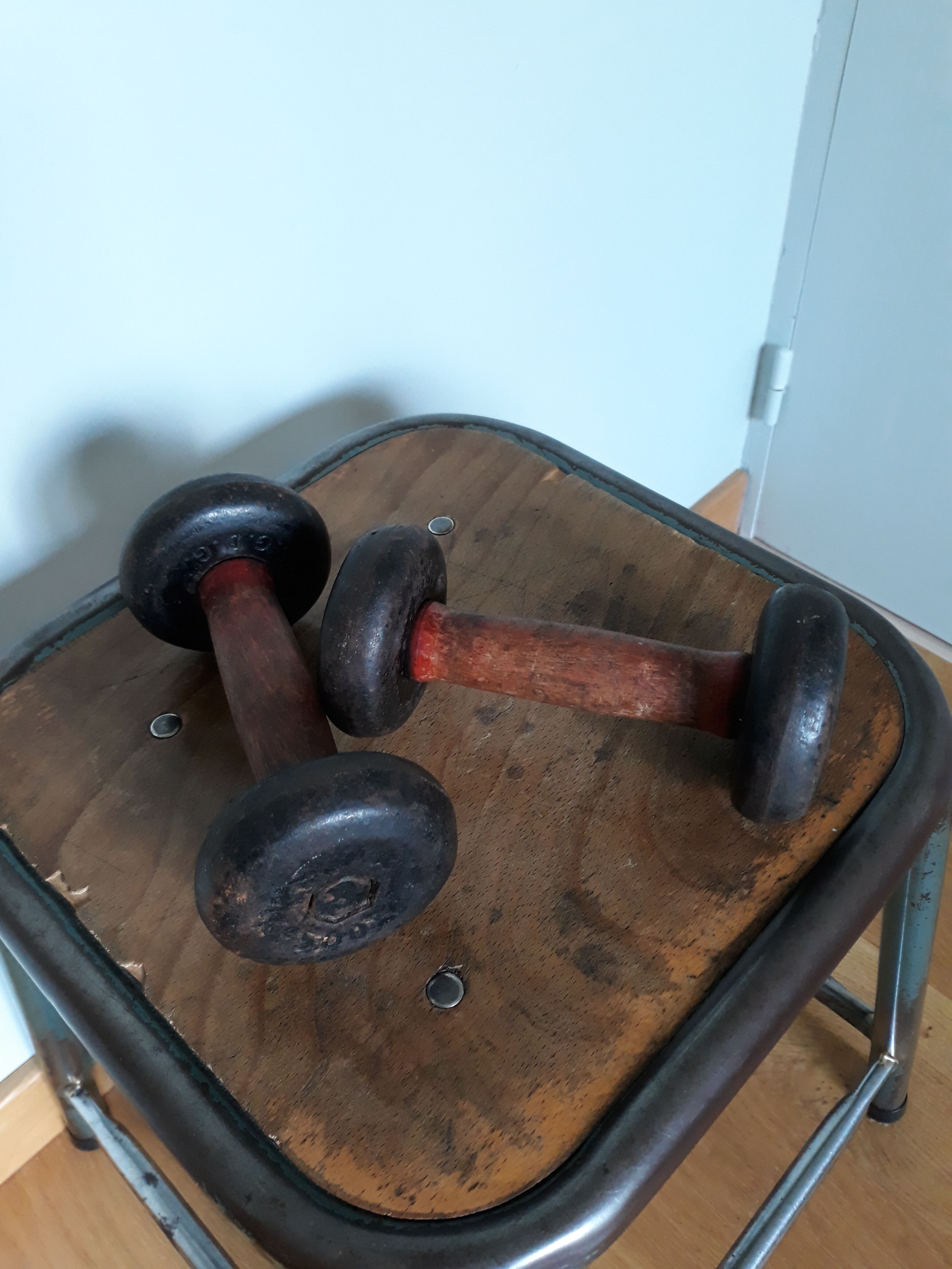 Pair of dumbbells wood and cast iron weight 1.5 kg