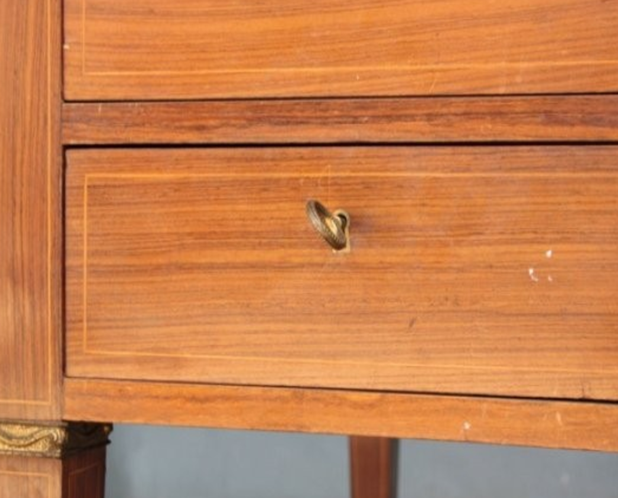 Bureau de style Louis XVI plaqué acajou