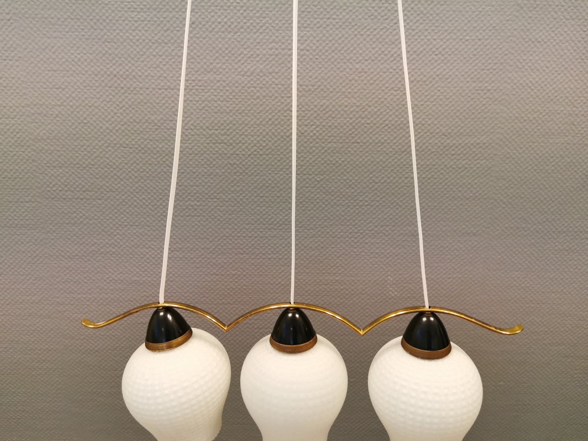 Ancien lustre / lampe suspendue avec trois sources lumineuses. Danois, design