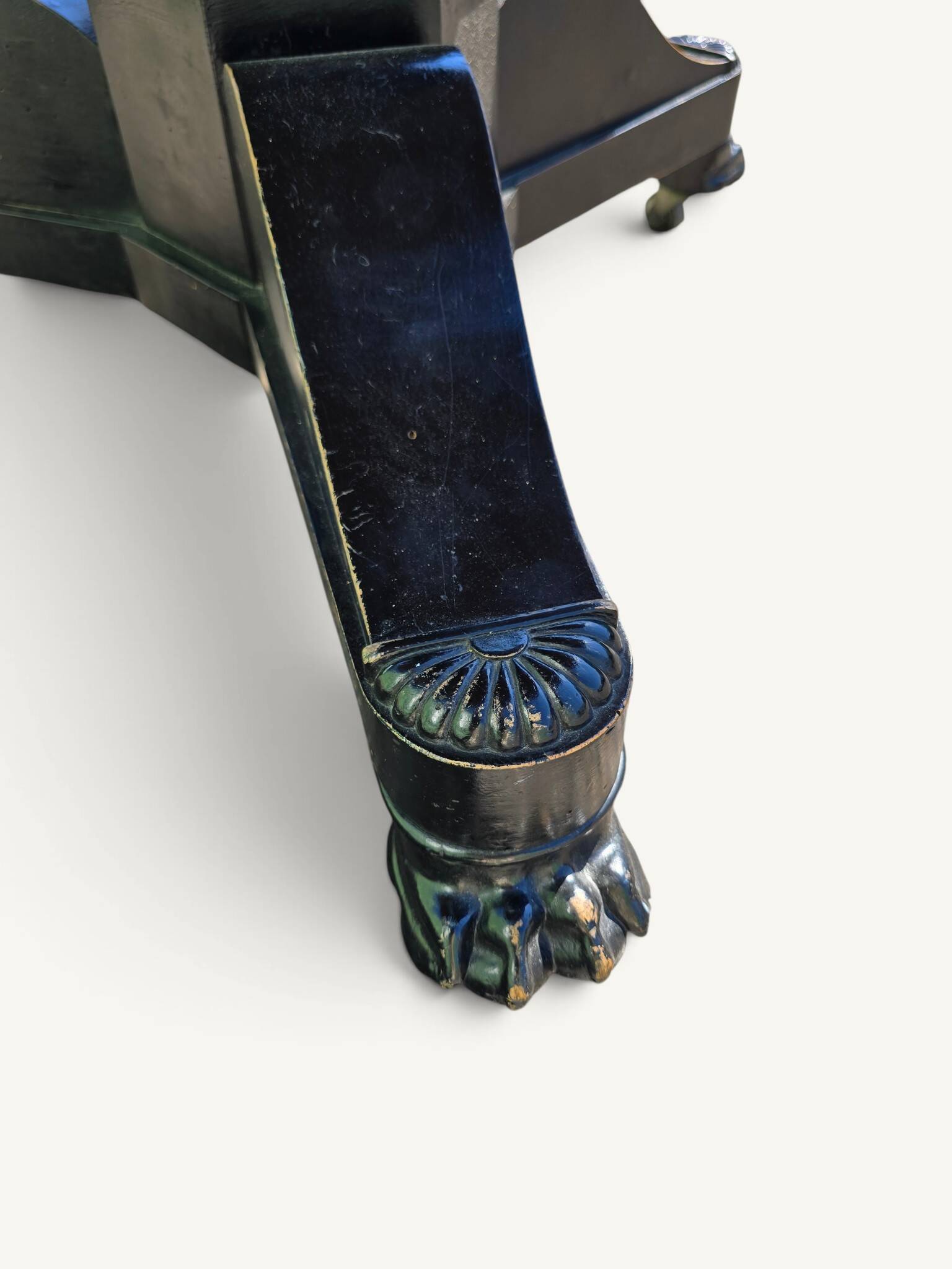 Empire dining table in blackened wood and grey marble, 19th century.