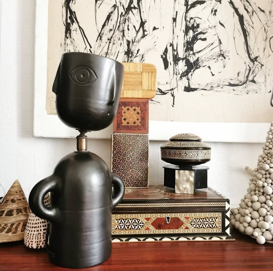 Anthropomorphic ceramic lamp