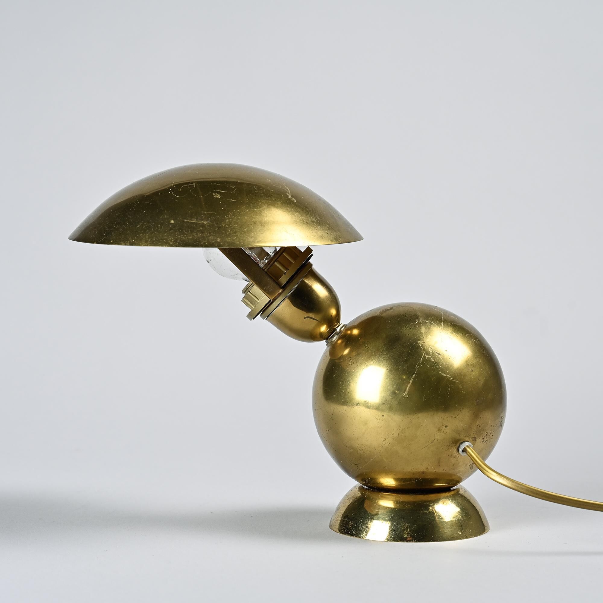 Pair of table lamps in gilded brass, created by Mathias, France, circa 1970.