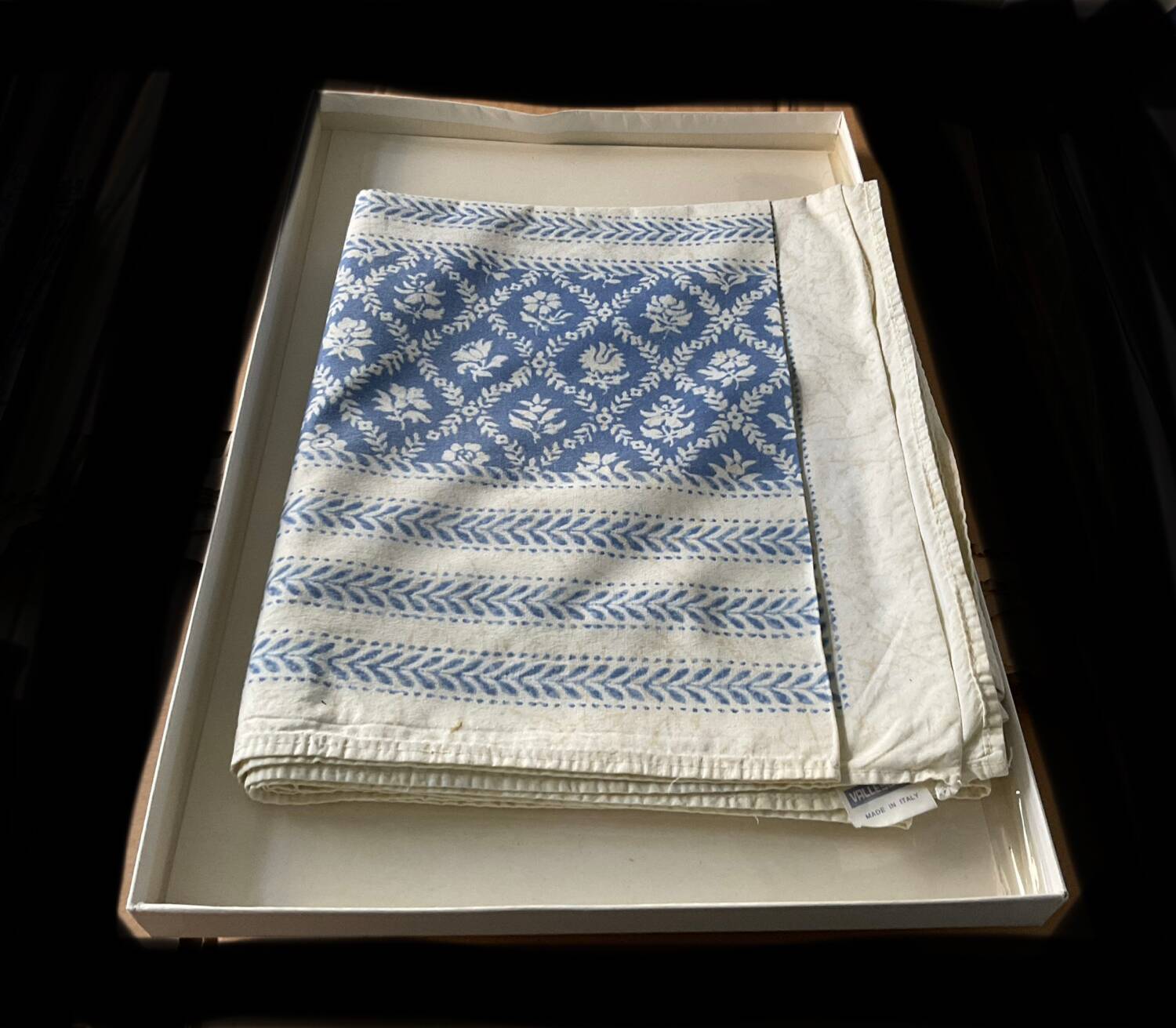 Tablecloths and napkins made in Italy