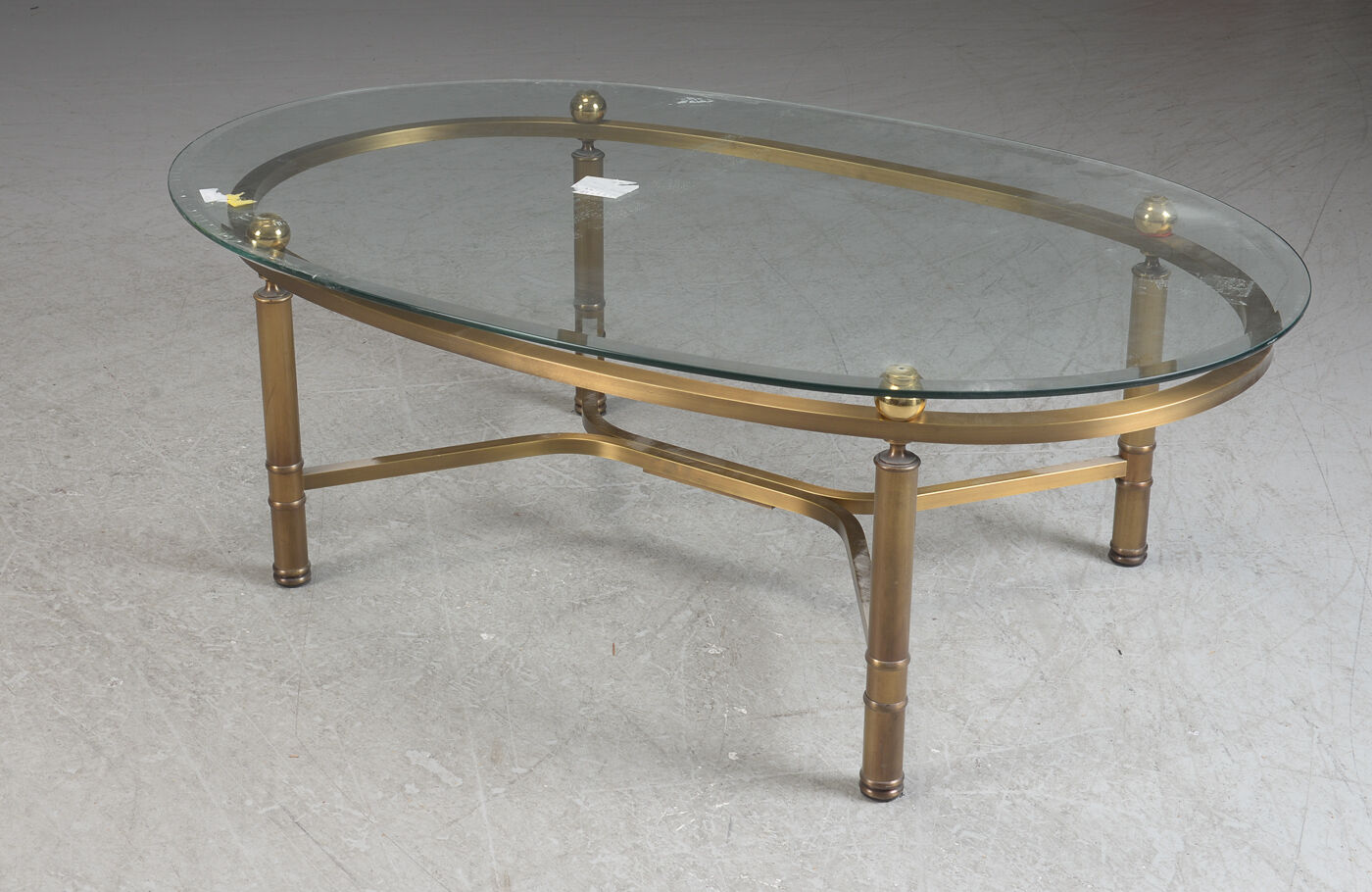 Oval coffee table
