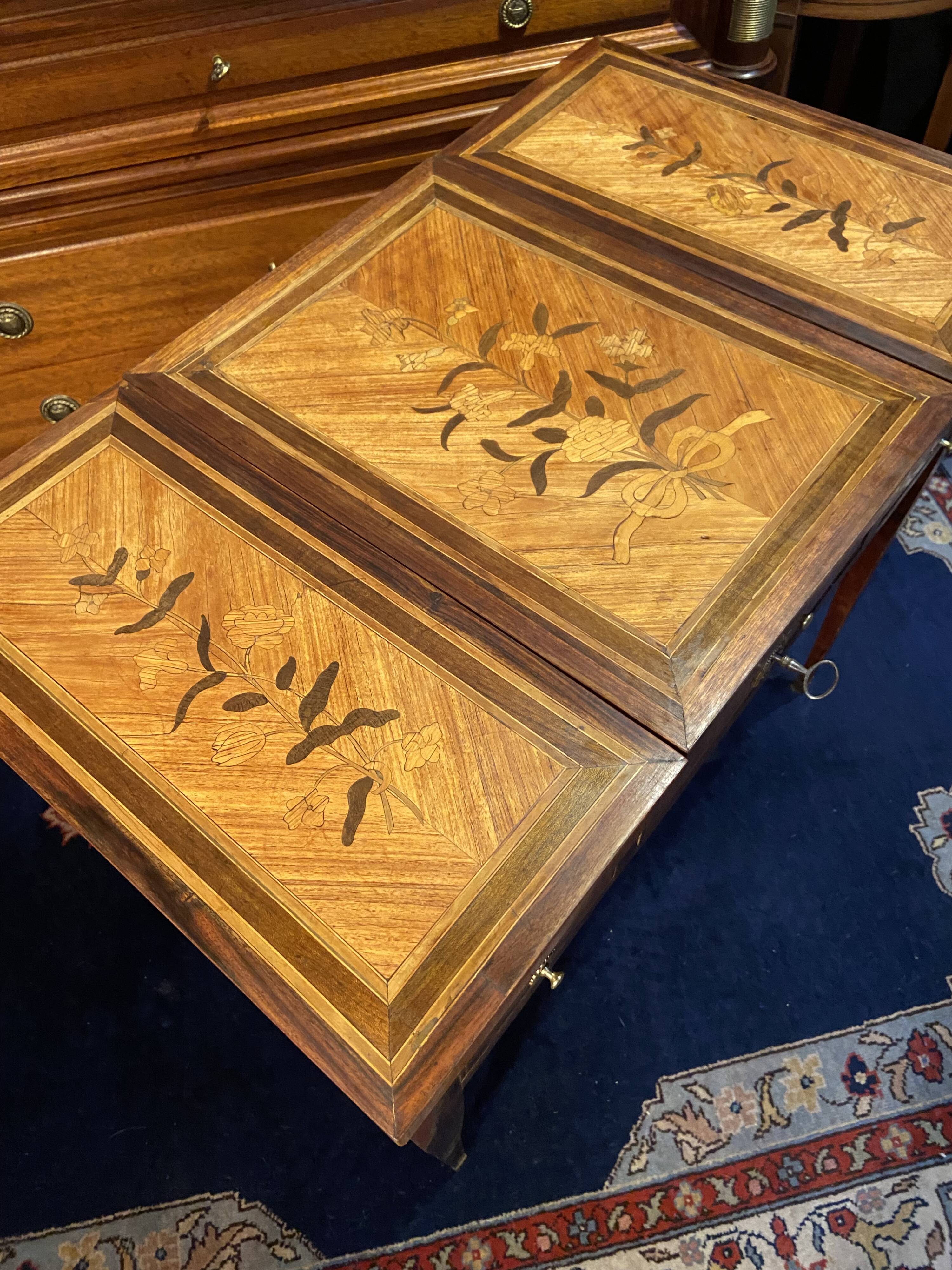 18th-century hairdresser with Louis XVI marquetry decoration.