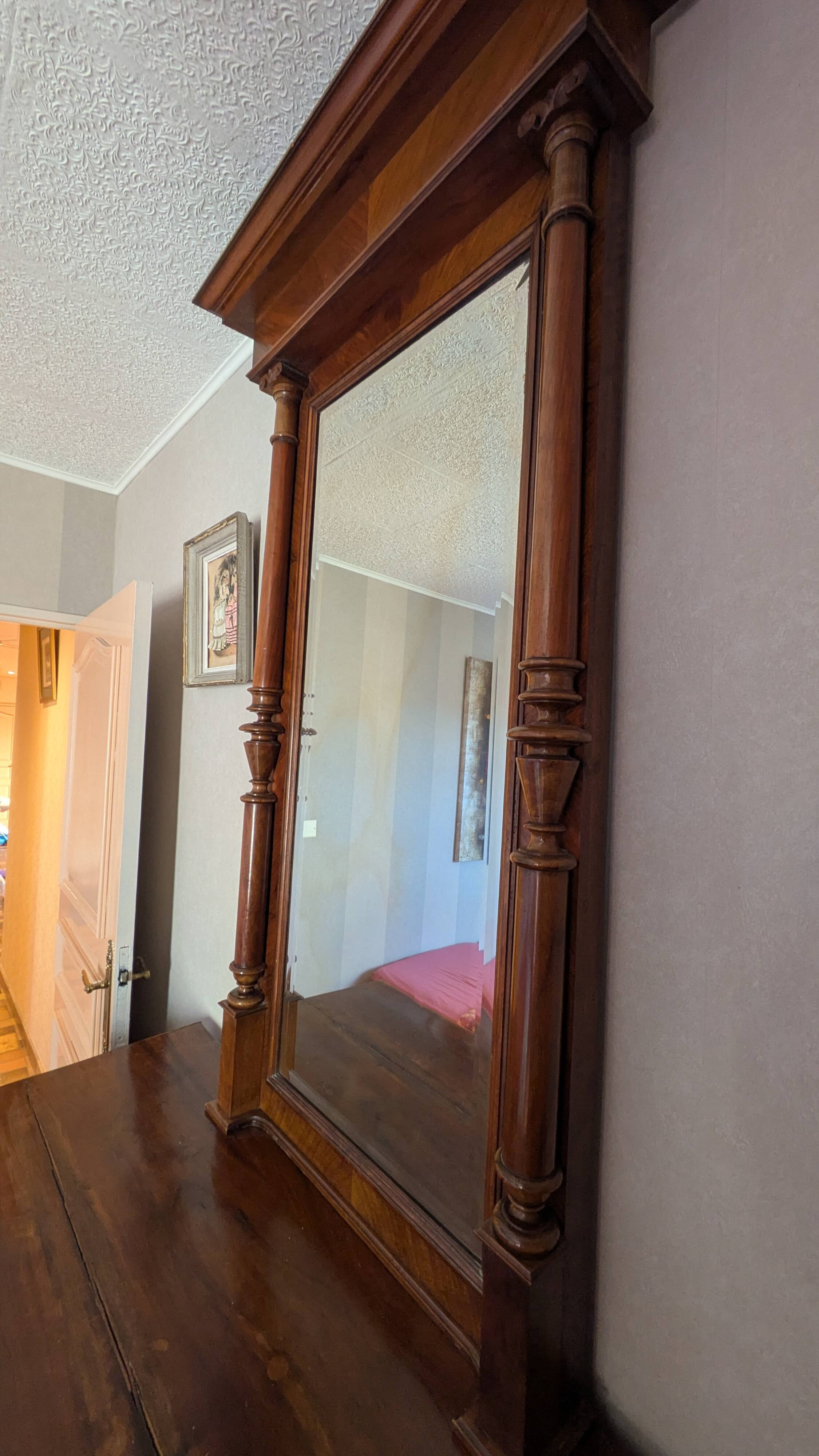 Chest of drawers with 4 drawers in cherry wood with a mirror in classic style – beautiful dimensions.