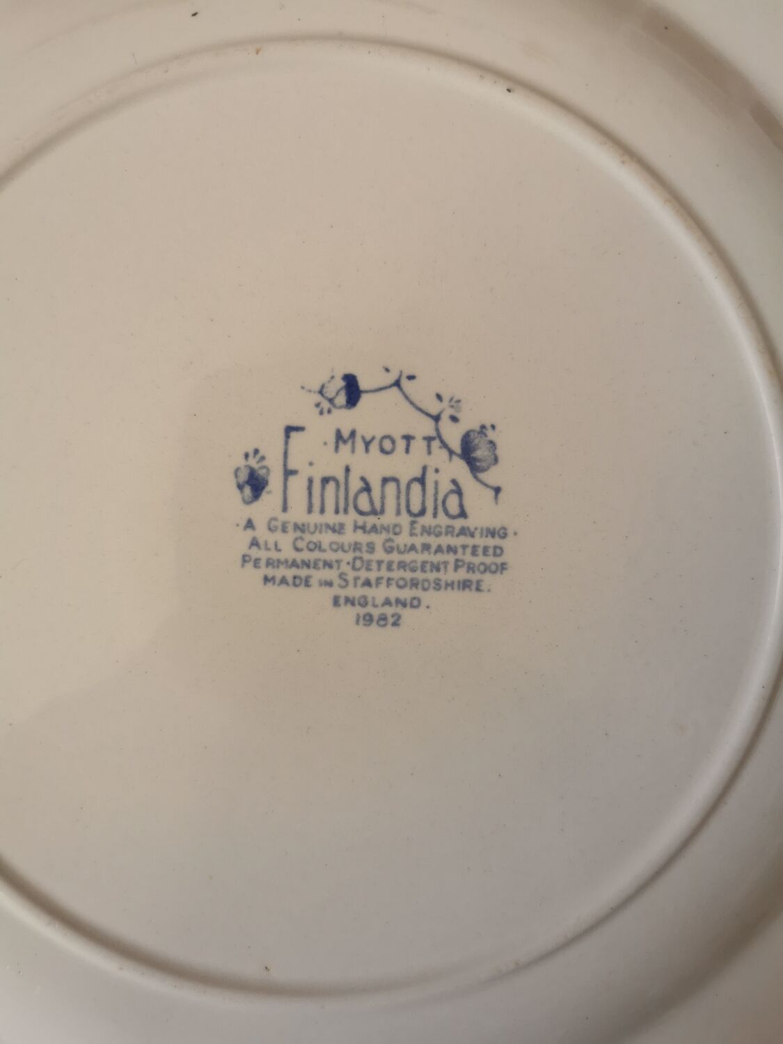 Assiettes plates vintage Myott Finlandia