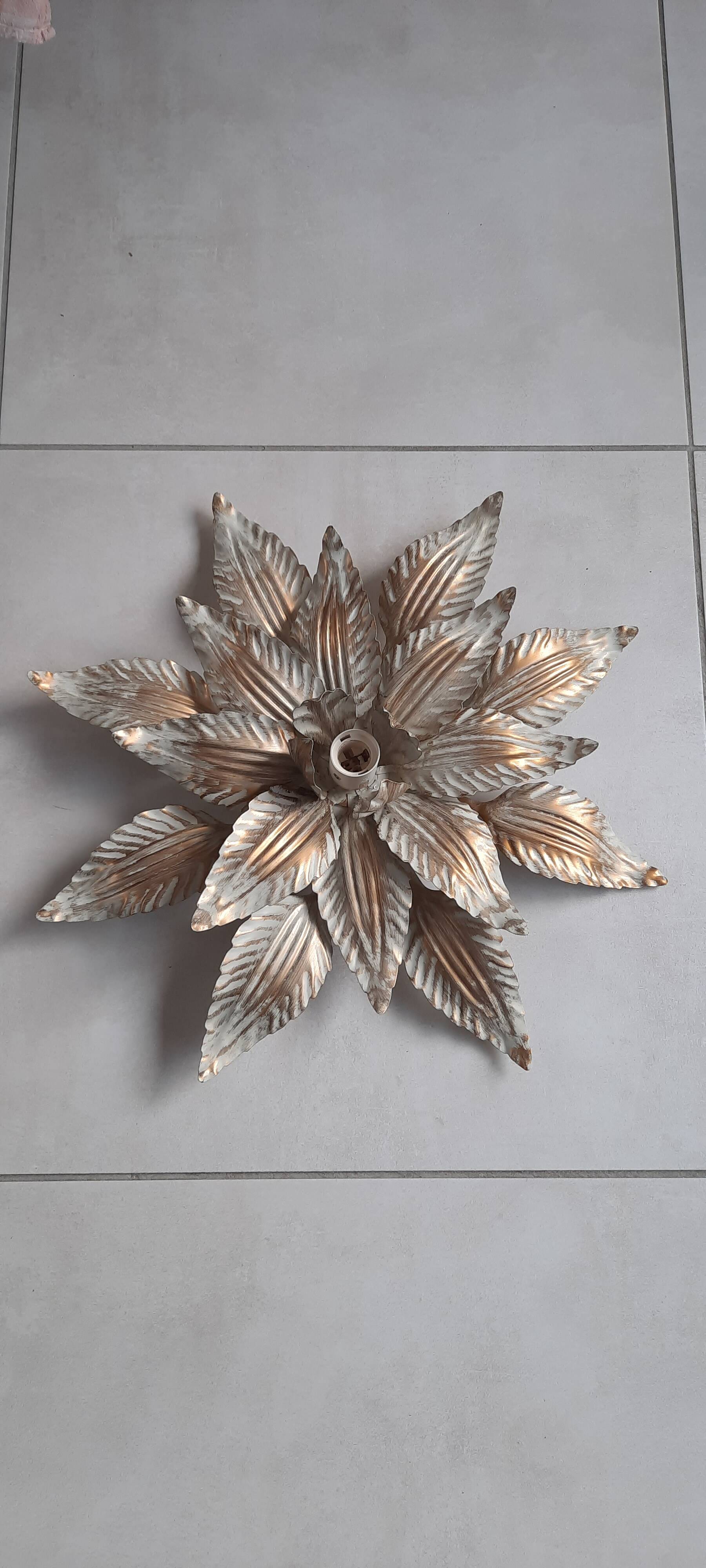 Metal flower wall light