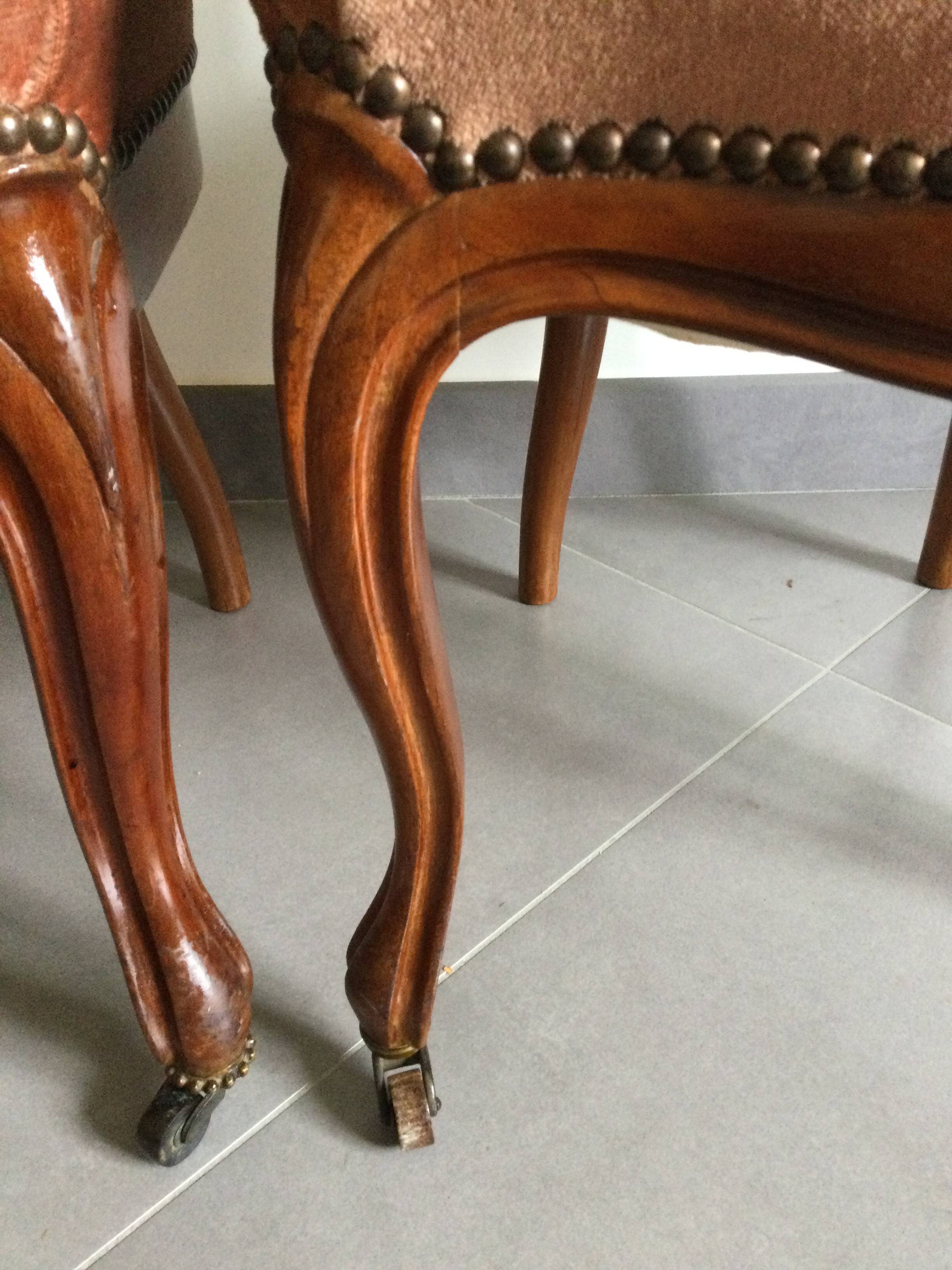 Paire de chaises médaillon style Louis Philippe en velours rose