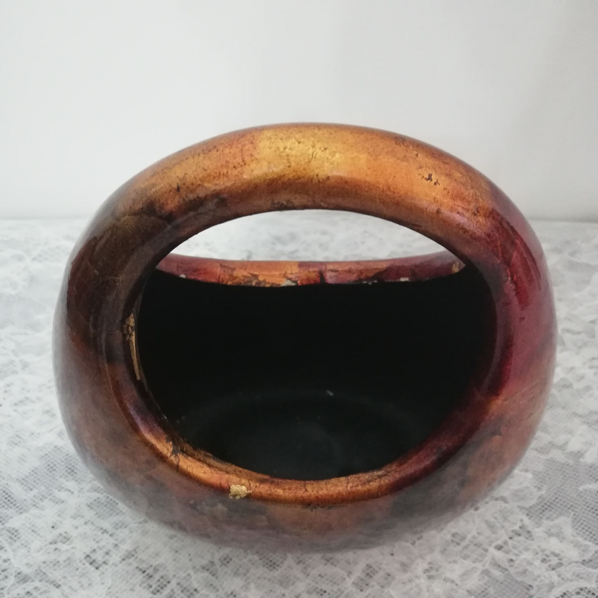 Vase ou jardinière en métal émaillé et laqué