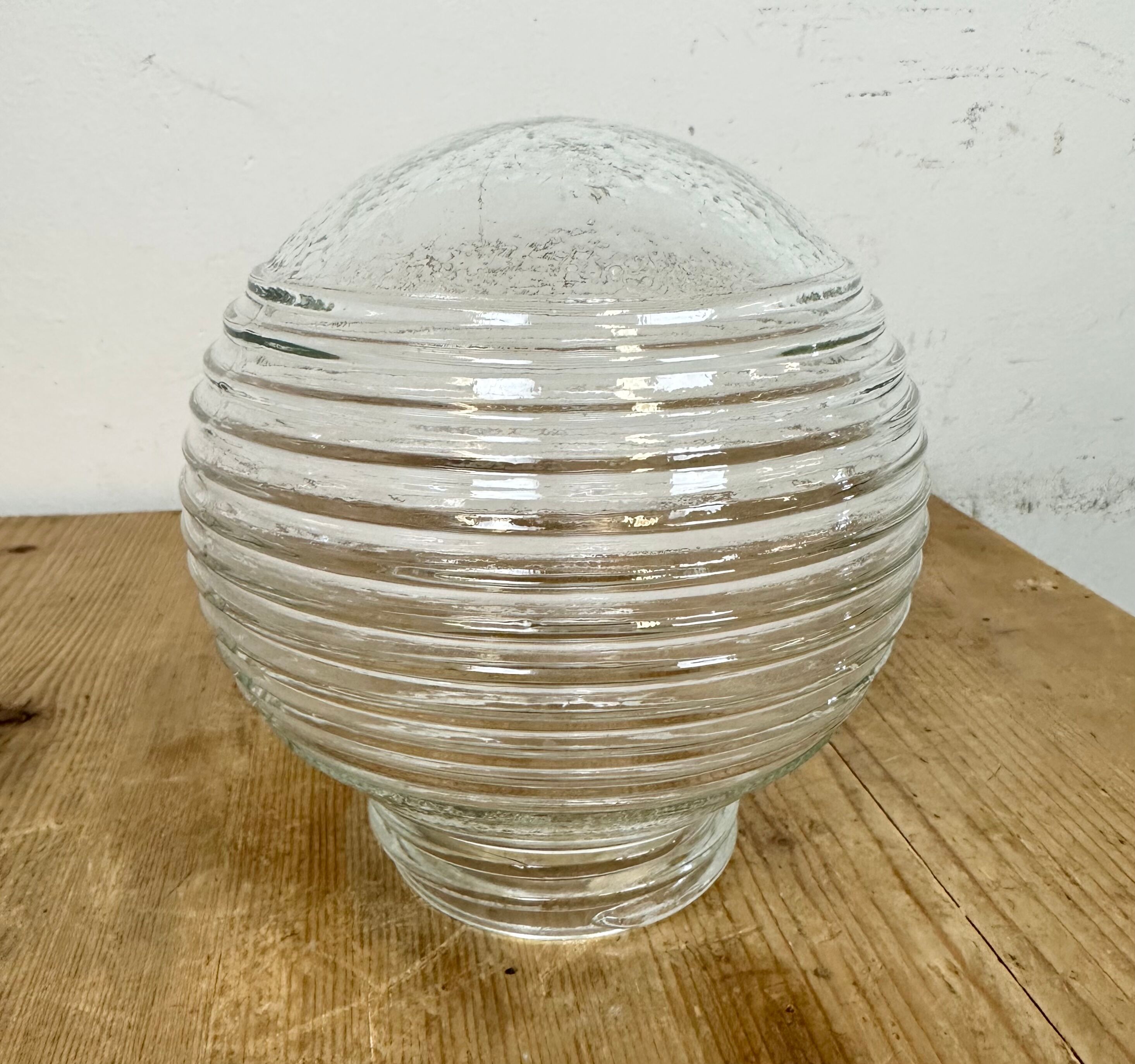 Plafonnier vintage en porcelaine blanche avec verre strié, années 1970