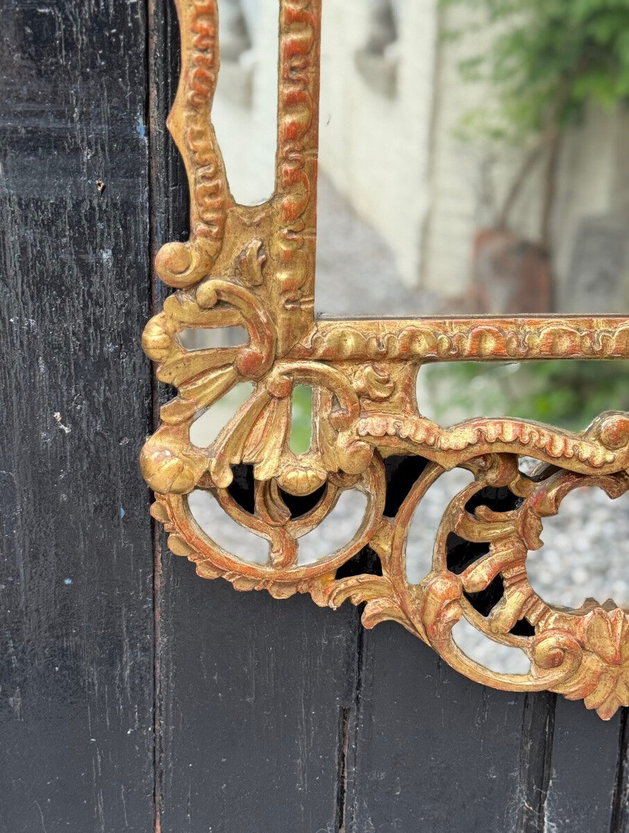 Miroir de style baroque en bois sculpté et doré, Empire Austro-hongrois, début XIXème siècle