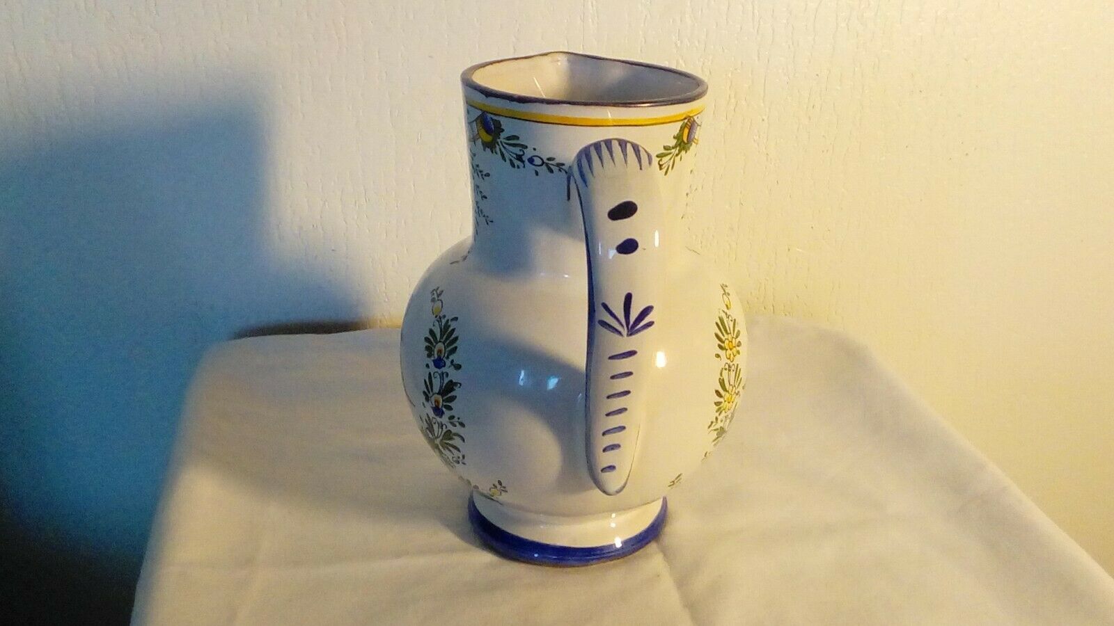 Pichet en faience d'angouleme renoleau decor a l'oiseau