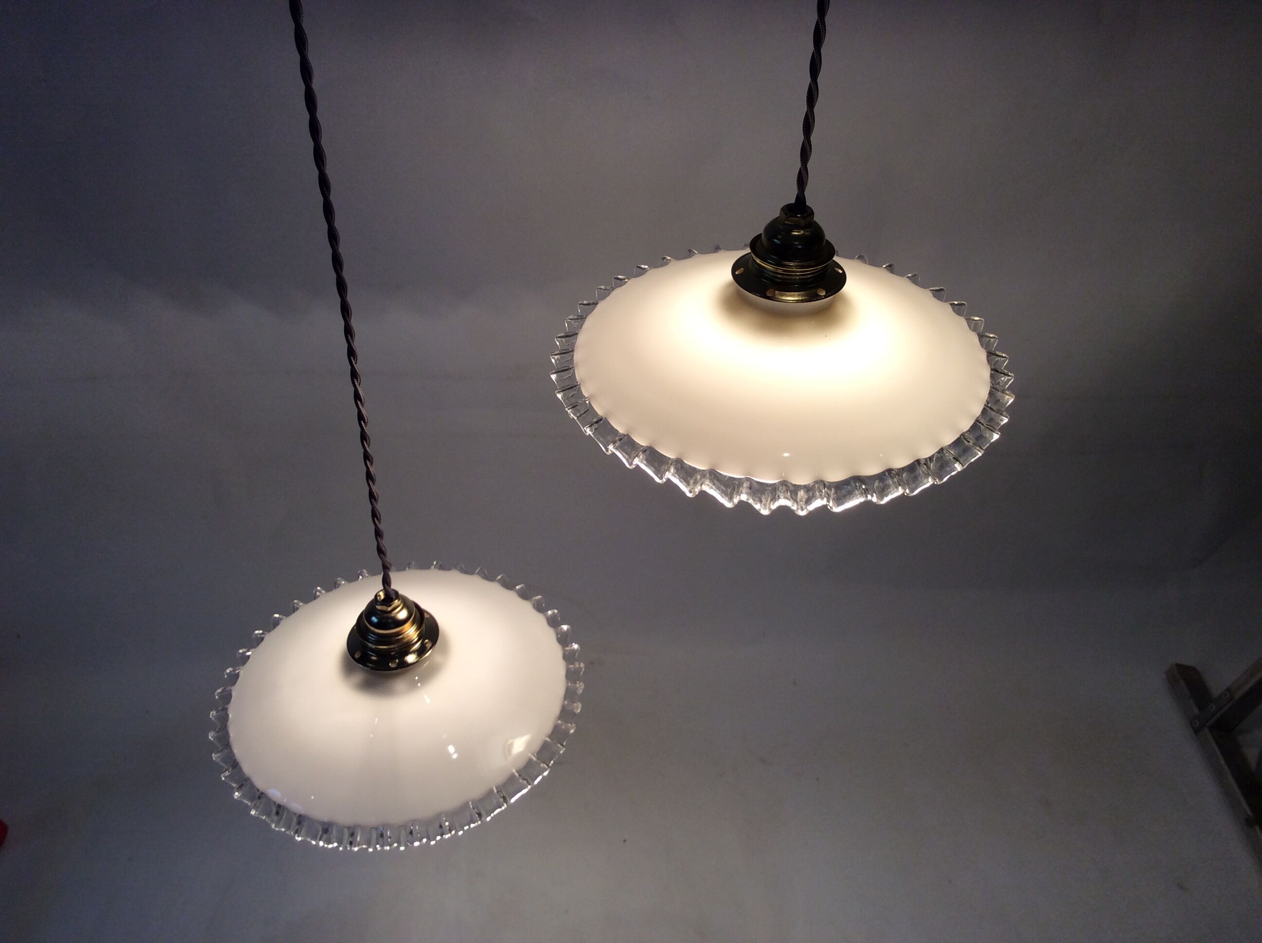Duo of hanging lamps in opaline