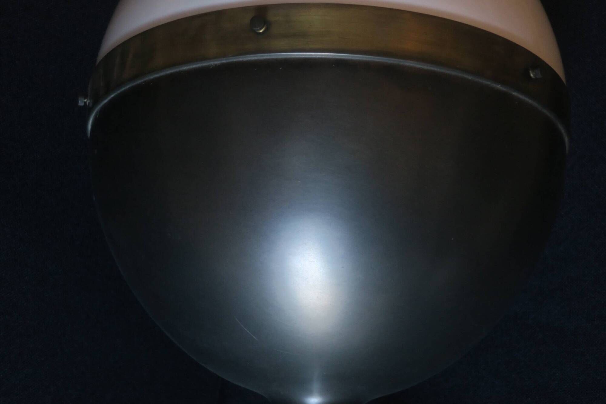 Grande suspension Hicks en bronze et boule de verre, USA