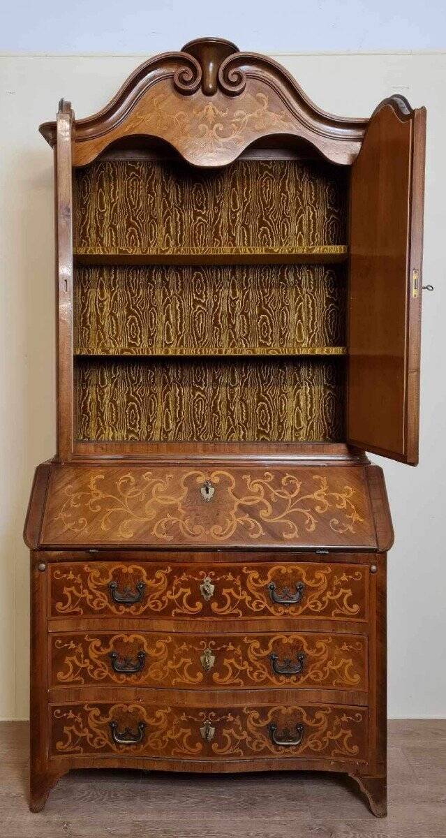 Venetian scriban secretary in Louis XV style, inlaid with walnut.