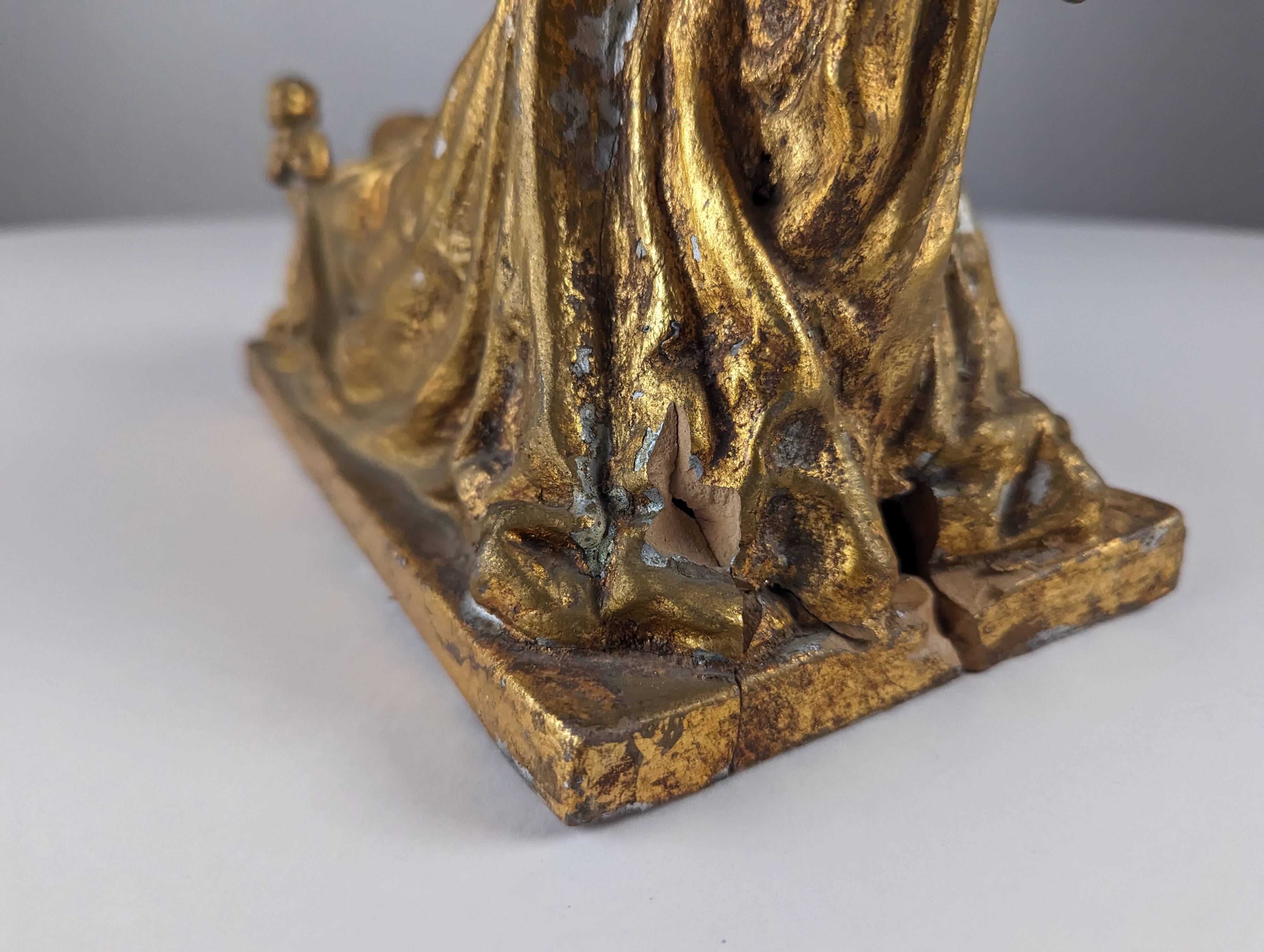 Queen and Angels sculpture in golden terracotta
