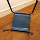Chaise métallique industrielle bleue pour enfant