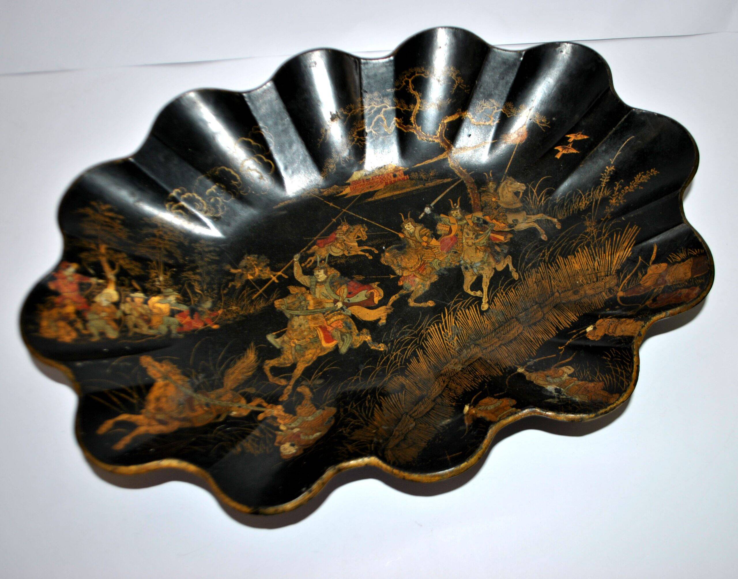 Chinese lacquer basket plateau Napoleon III with gold decoration, Japan combat, 19th century.