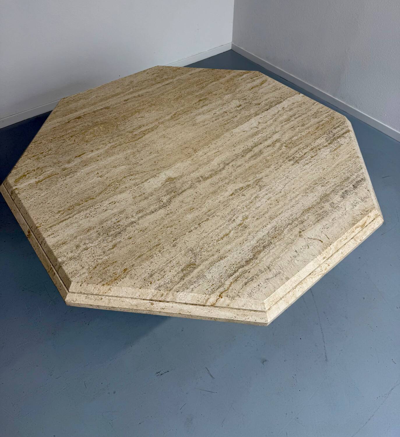 Table de repas en travertin épais design italien des années 70 vintage