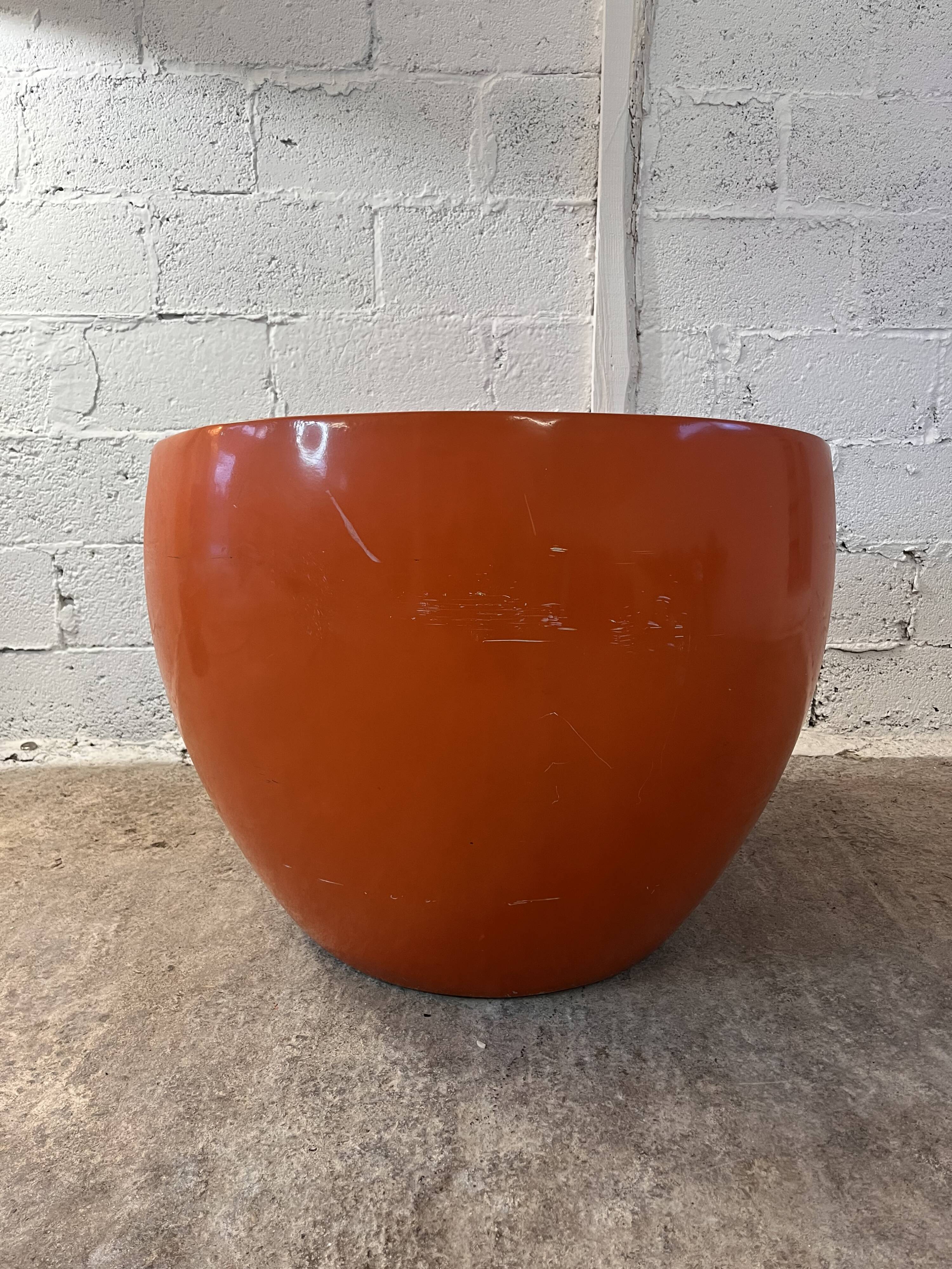 The Moon armchair, Mike To