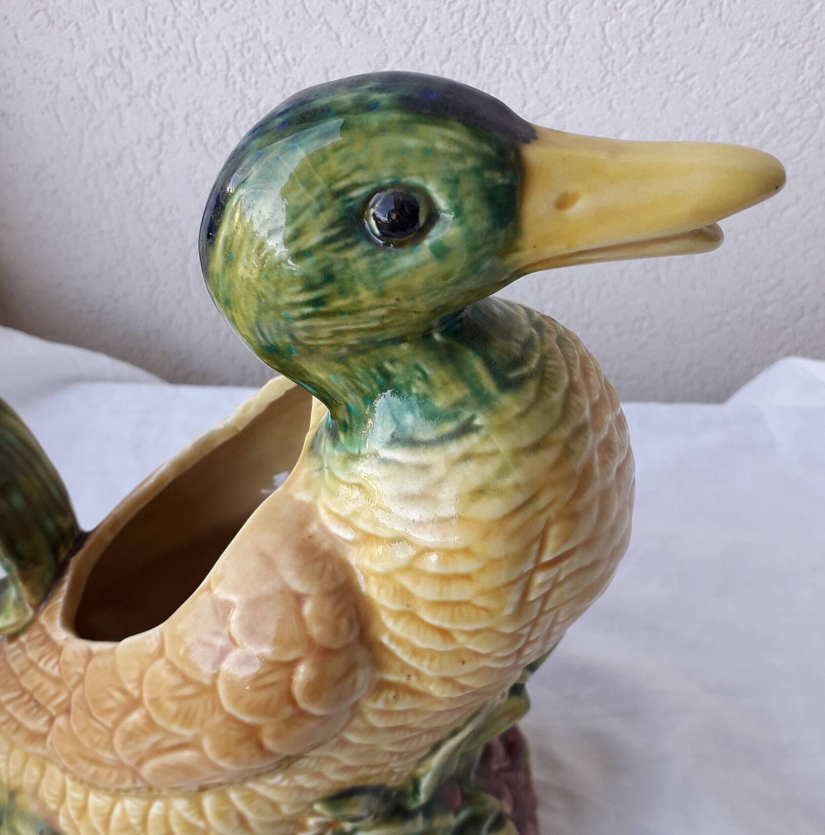 Pichet en barbotine canard
