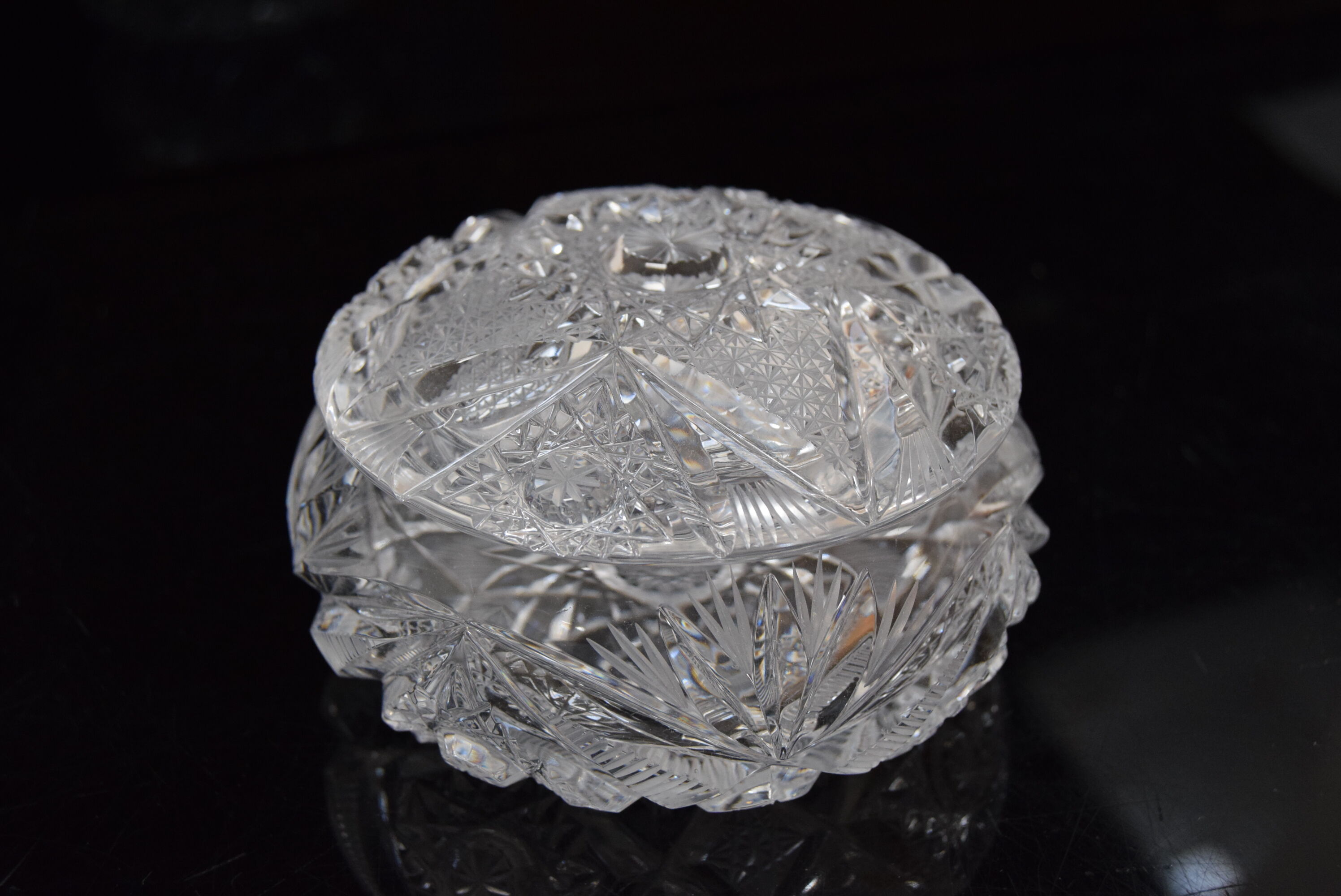 Sugary bowl,cut crystal glass,bohemia in the 1960's.
