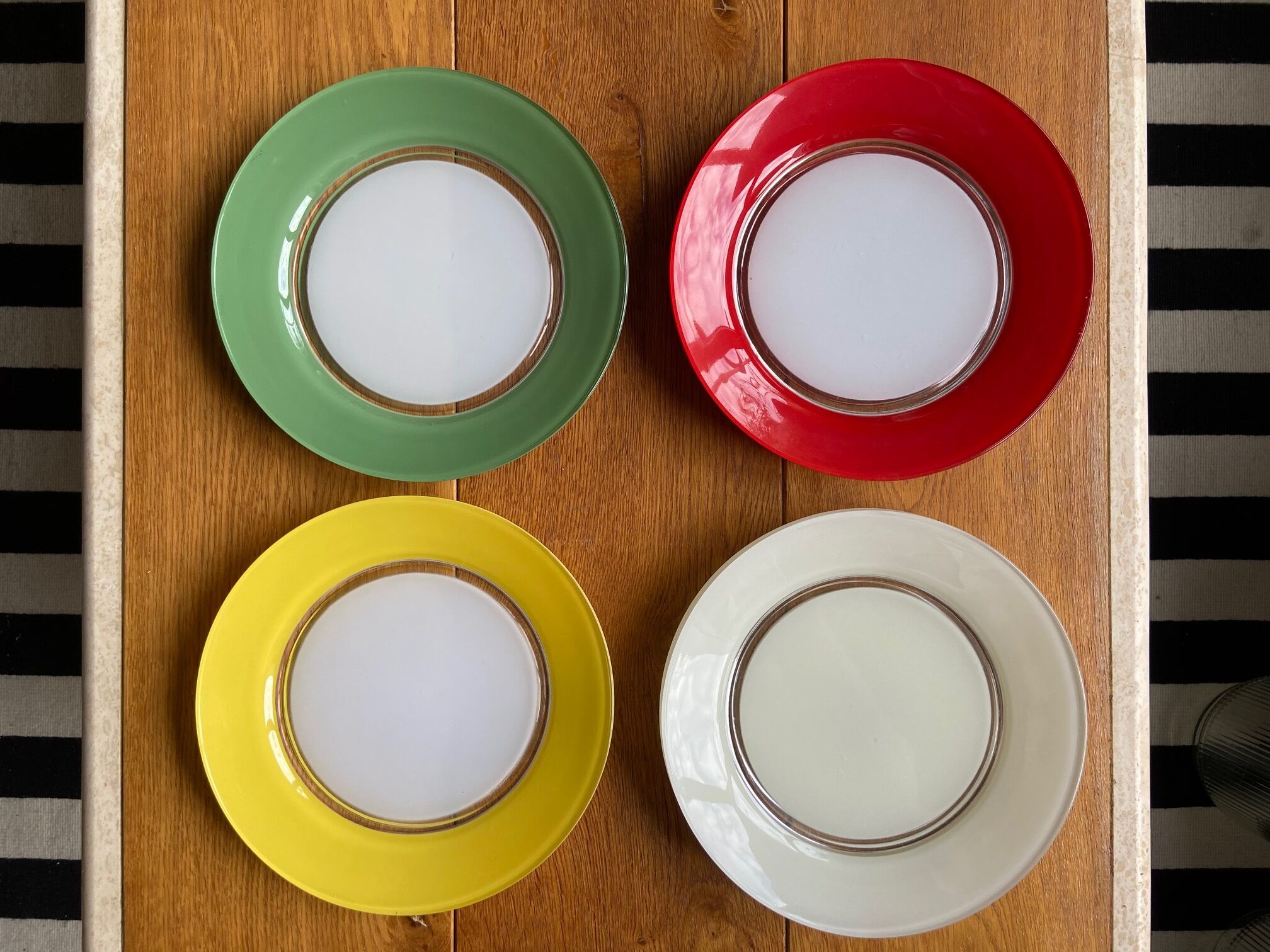 Set of 6 colored glass plates