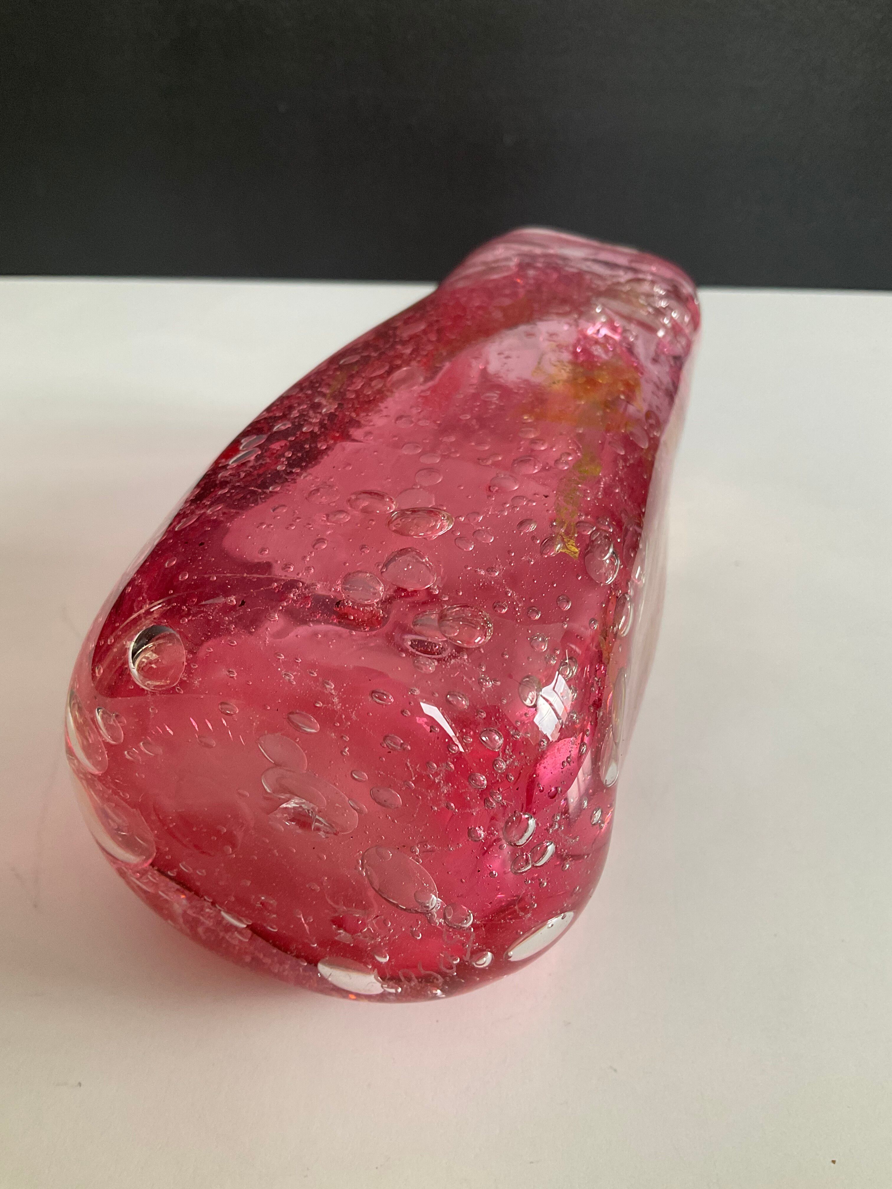 Vintage vase signed in bubble glass.