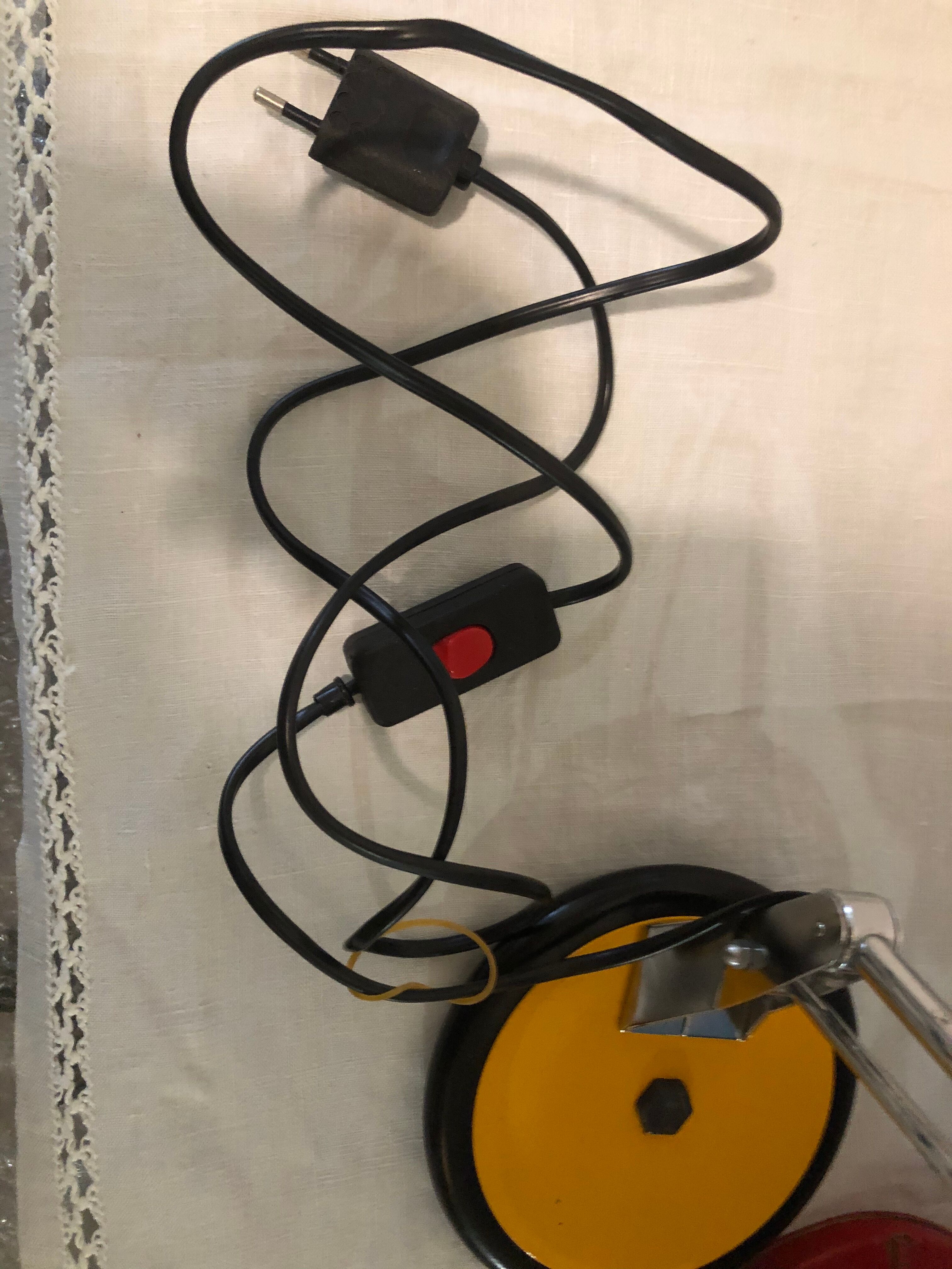 Aluminor desk lamp,vintage 70s, in orange-yellow and black lacquered metal. Good condition.