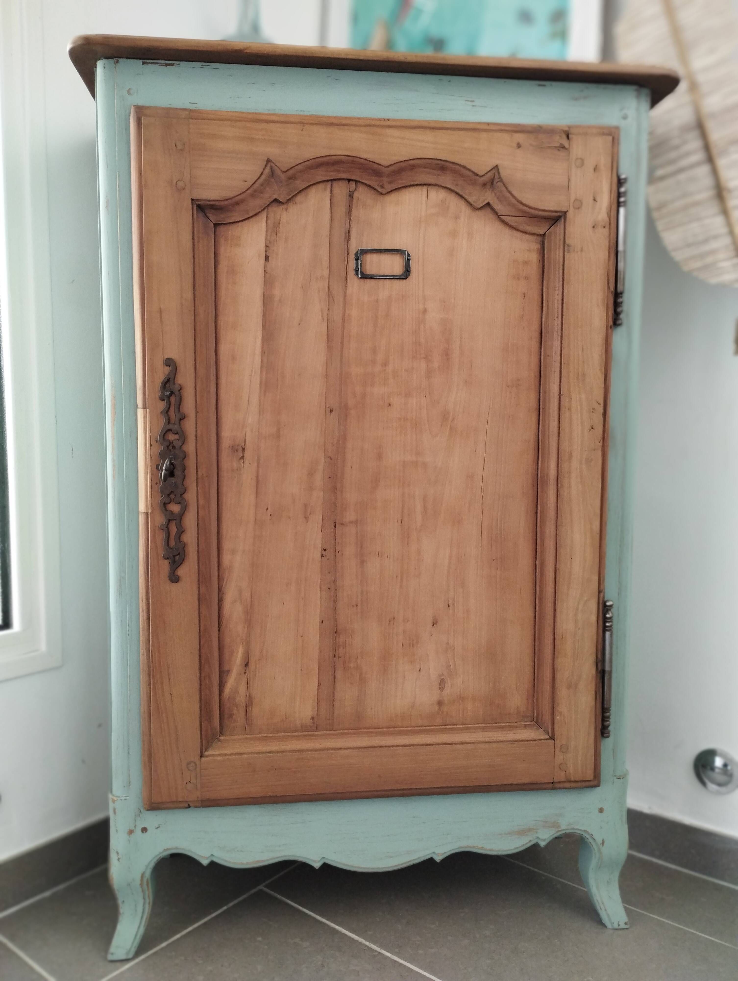 Large corner cabinet