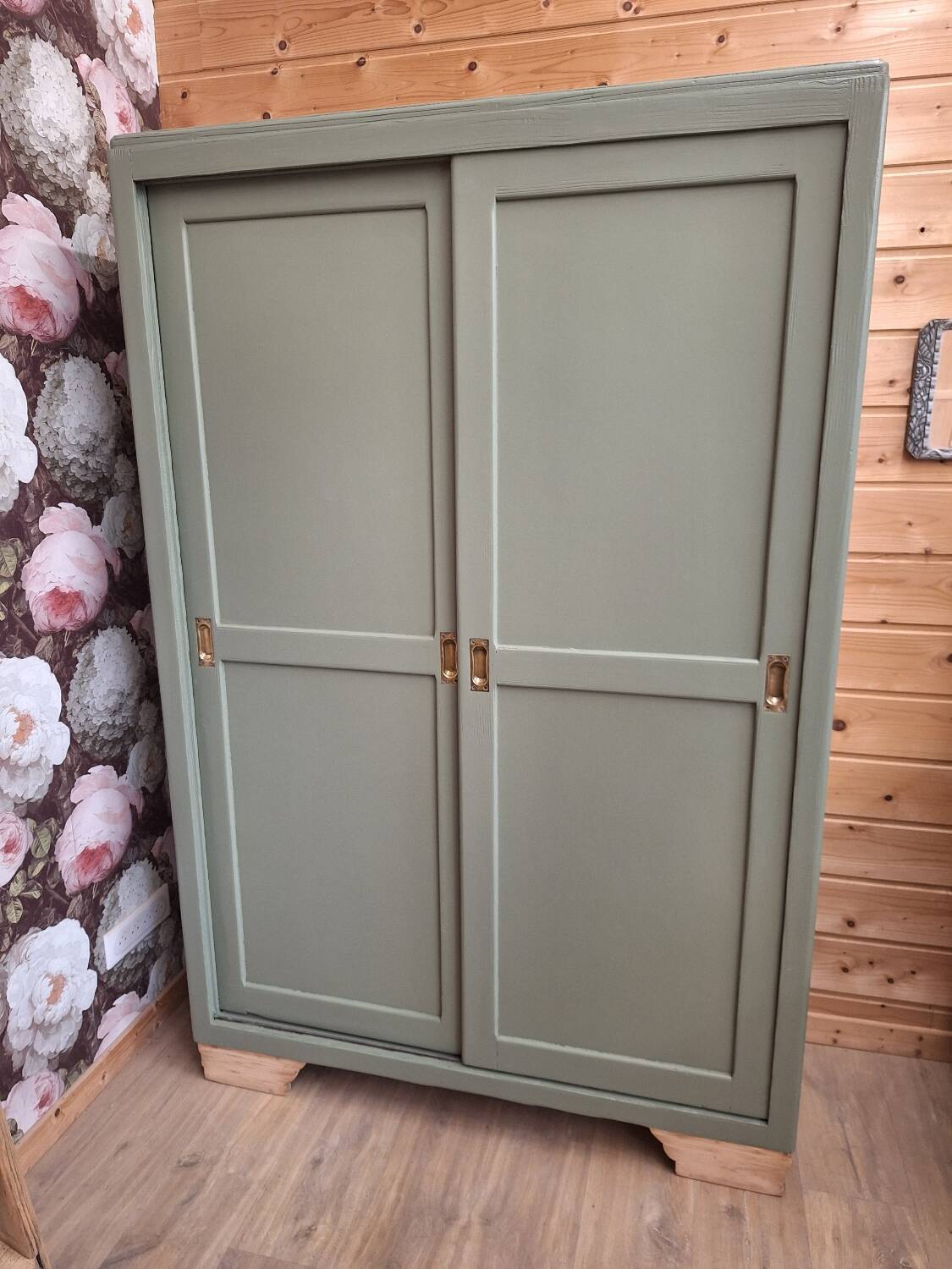 Sliding door wardrobe