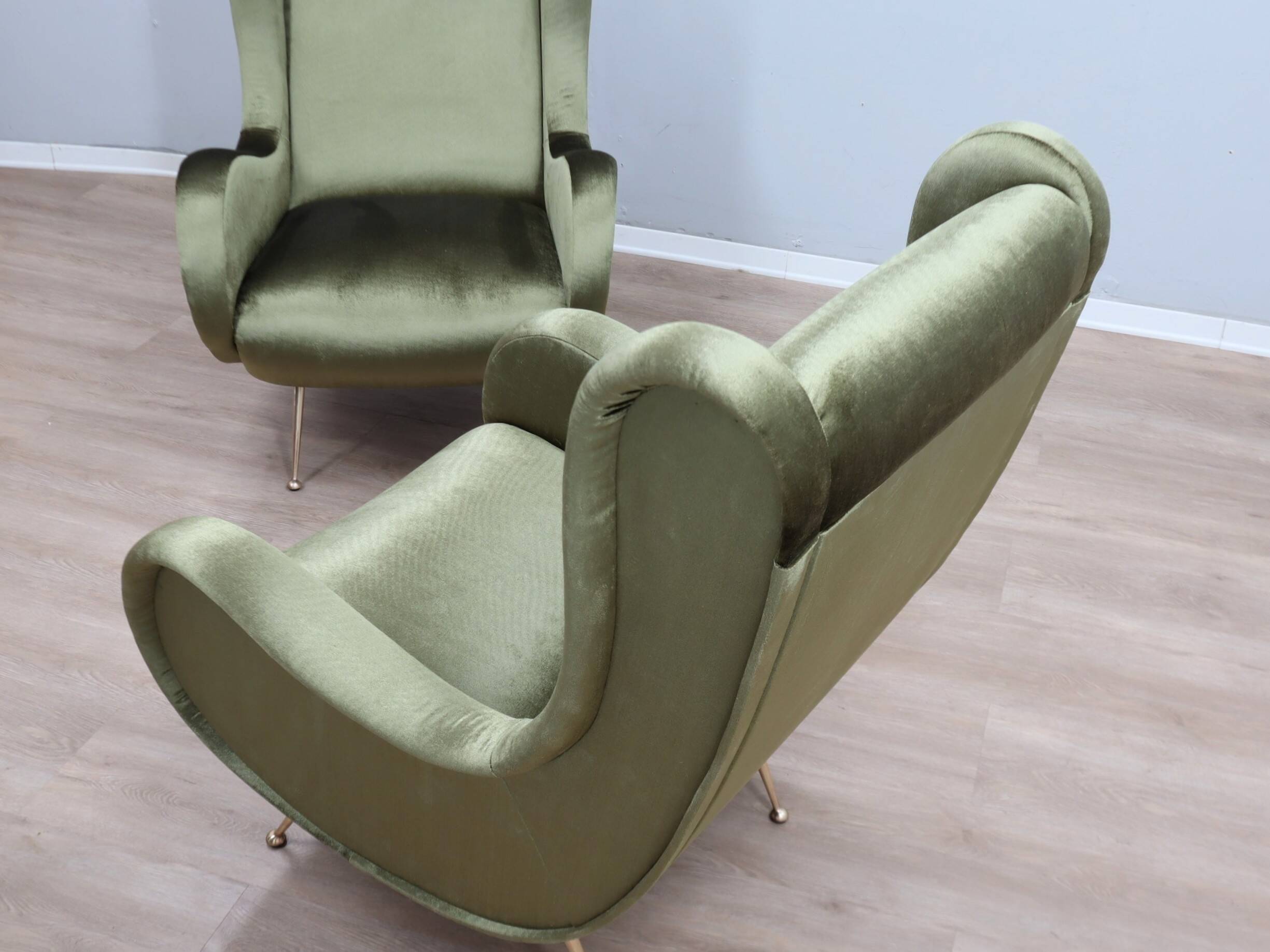 Paire de fauteuils italiens des années 1950 style Senior Zanuso en velours vert.