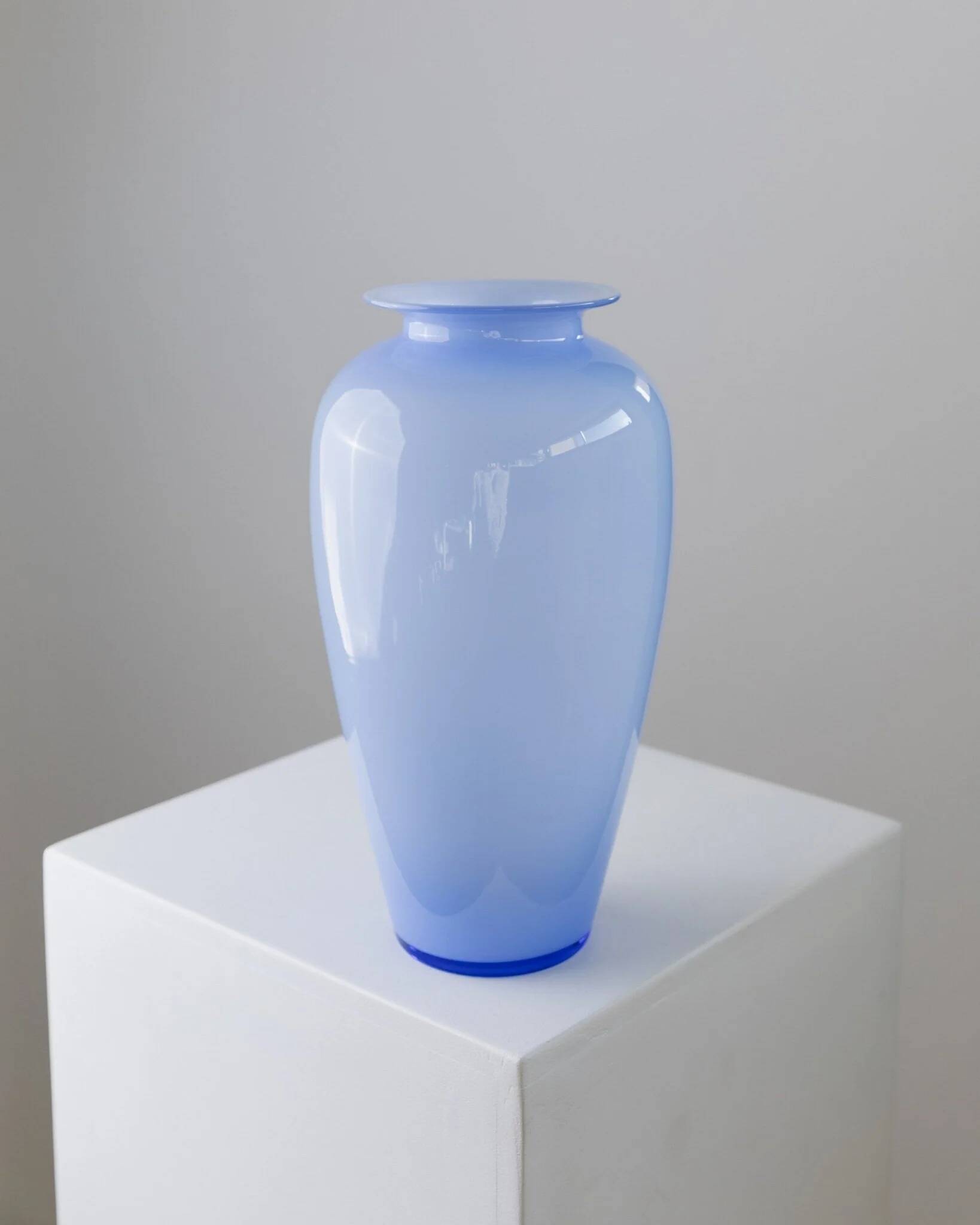 Vintage blue Murano glass vase - Italy 1970s - Flower vase, double glass, timeless shape - Elegant retro decoration, gift idea