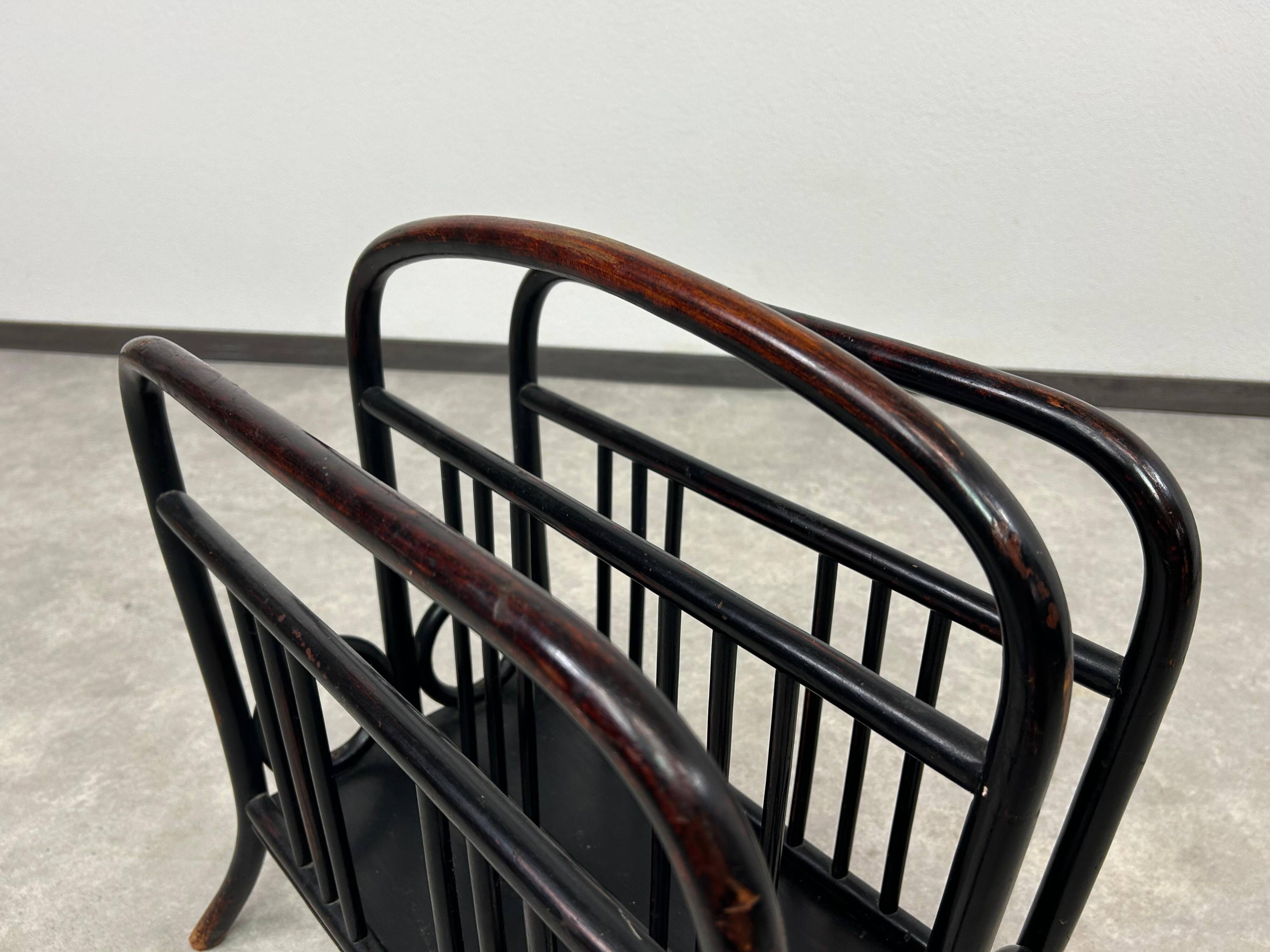 Curved wooden magazine rack no.33 by Thonet
