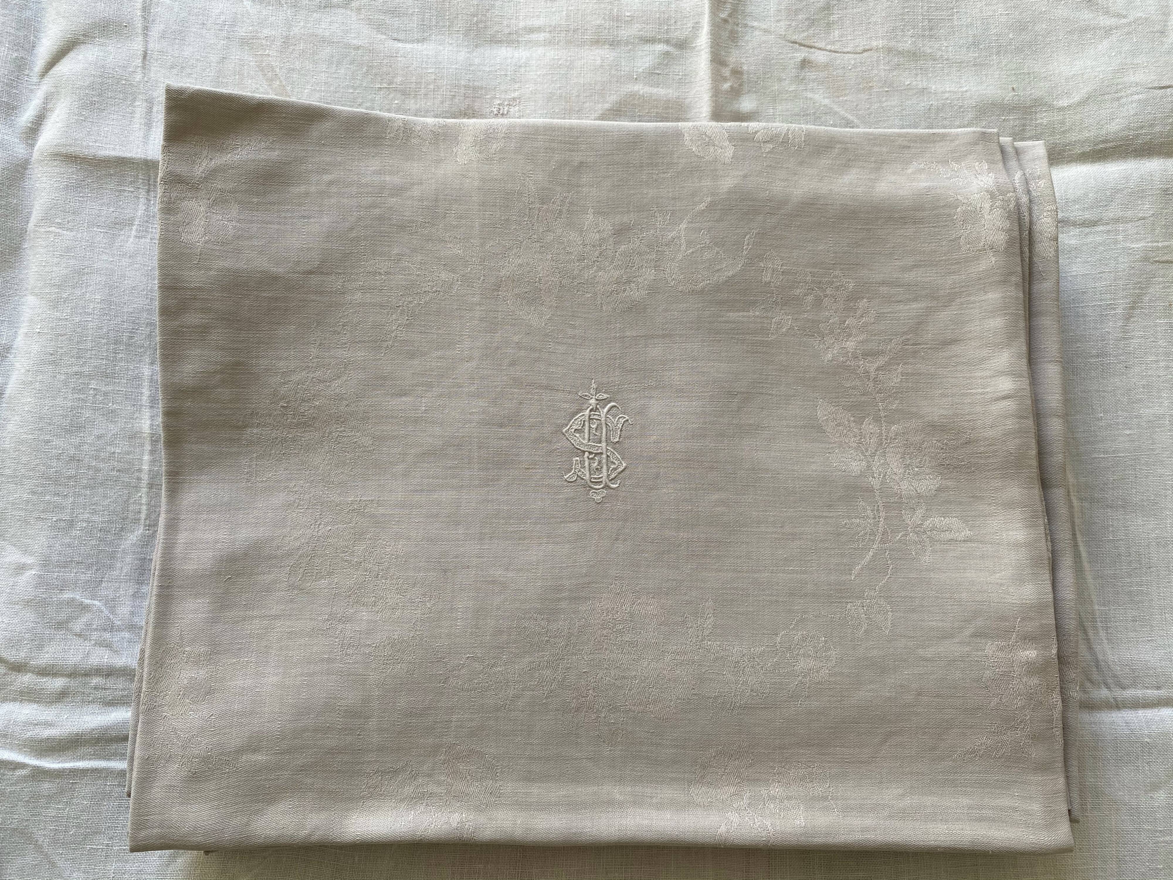 Lot of 10 embroidered towels