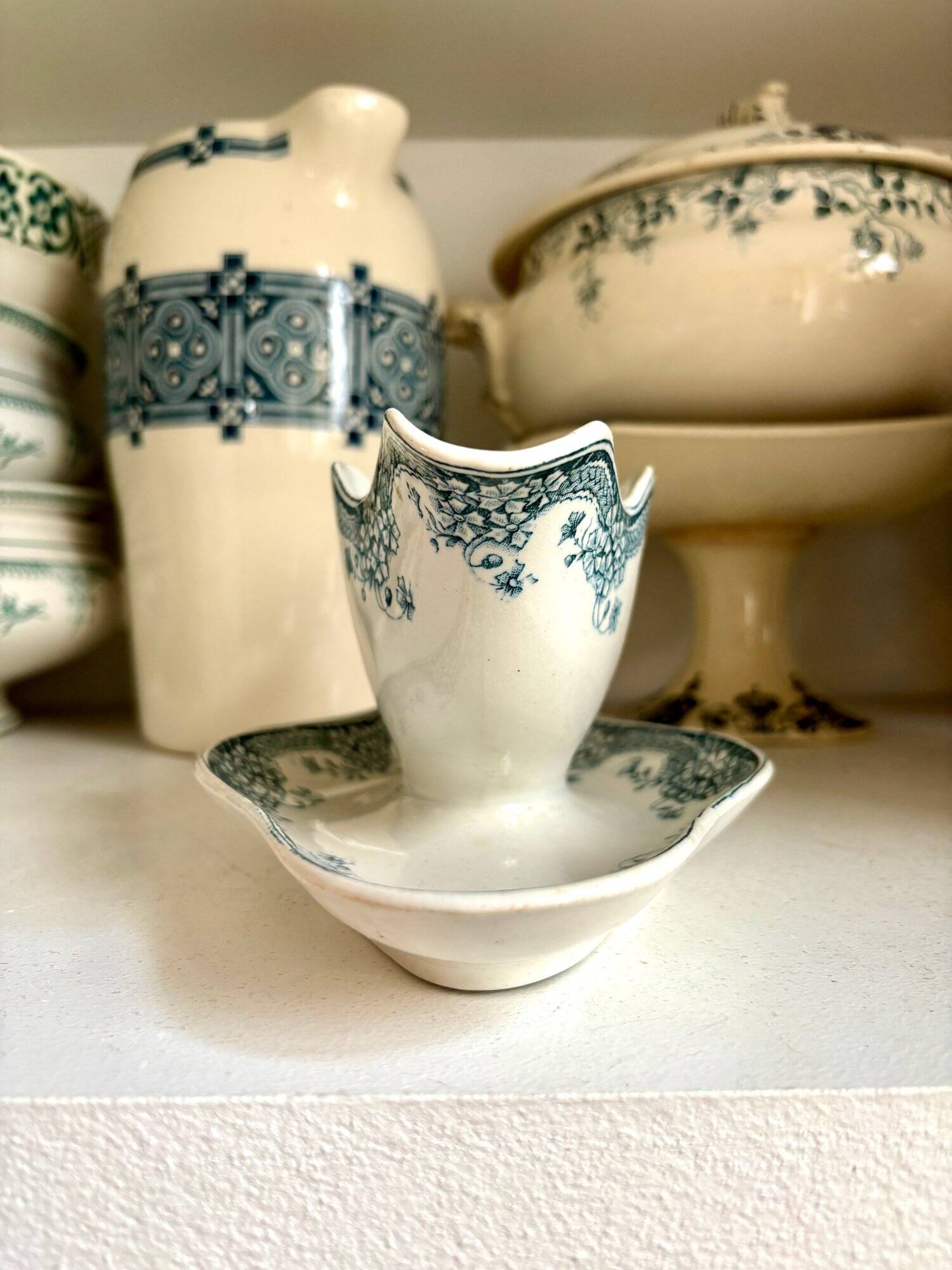 Blue and white iron earth gravy boat