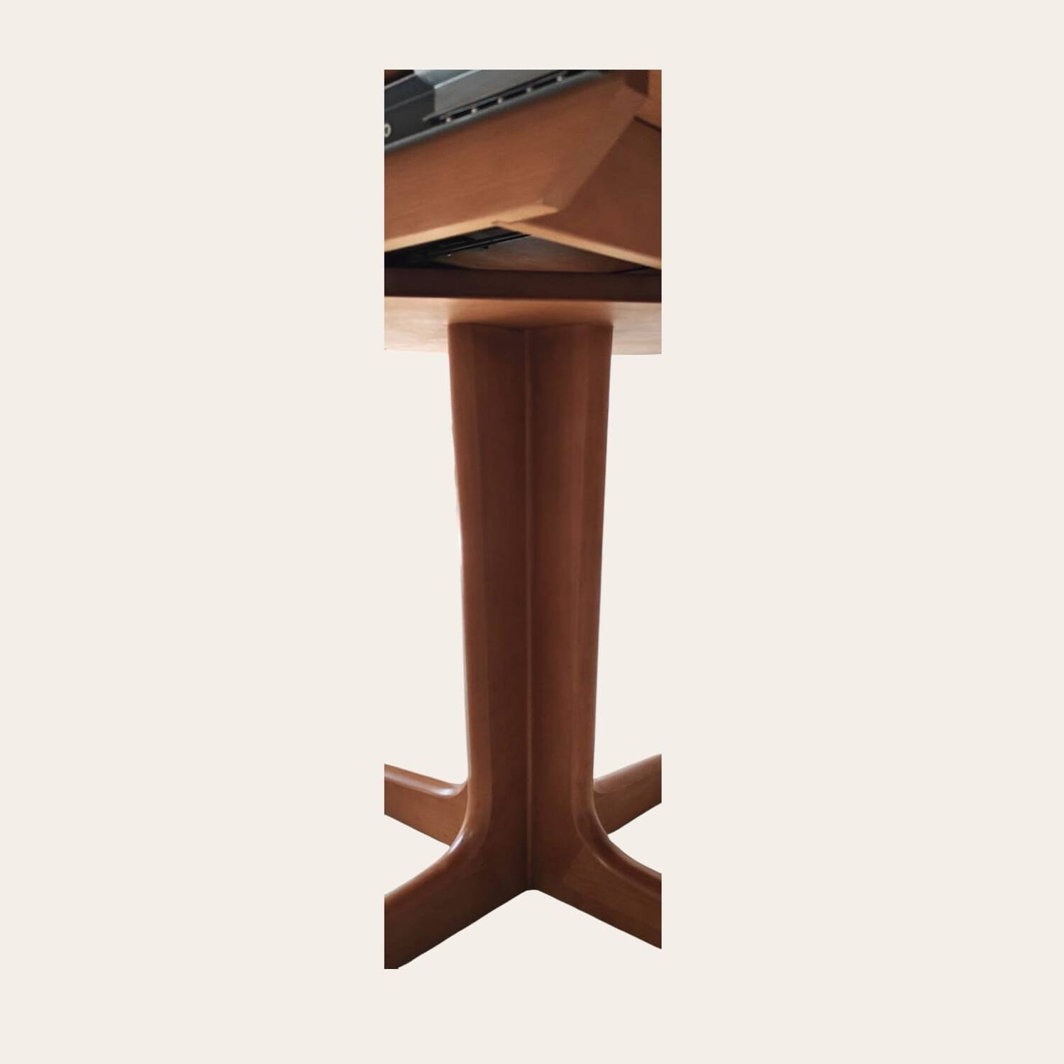 Extendable dining table, 70s