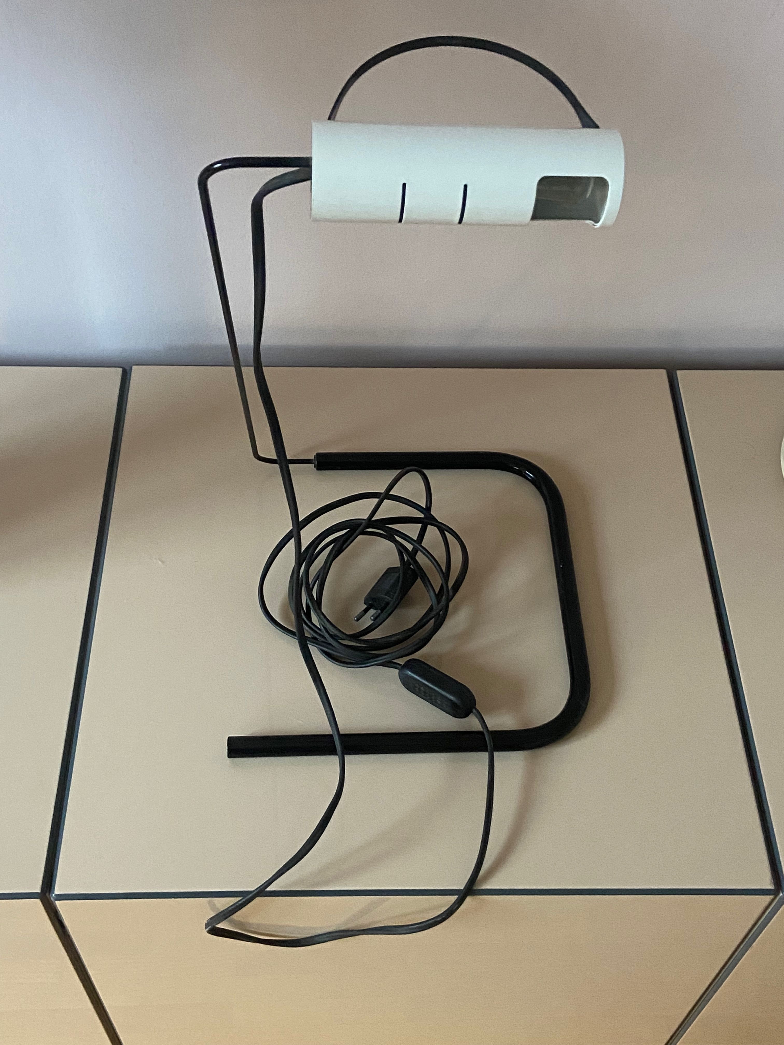 Vico Magistreti table lamp Slalom Design 1980 by Oluce Made in Italy