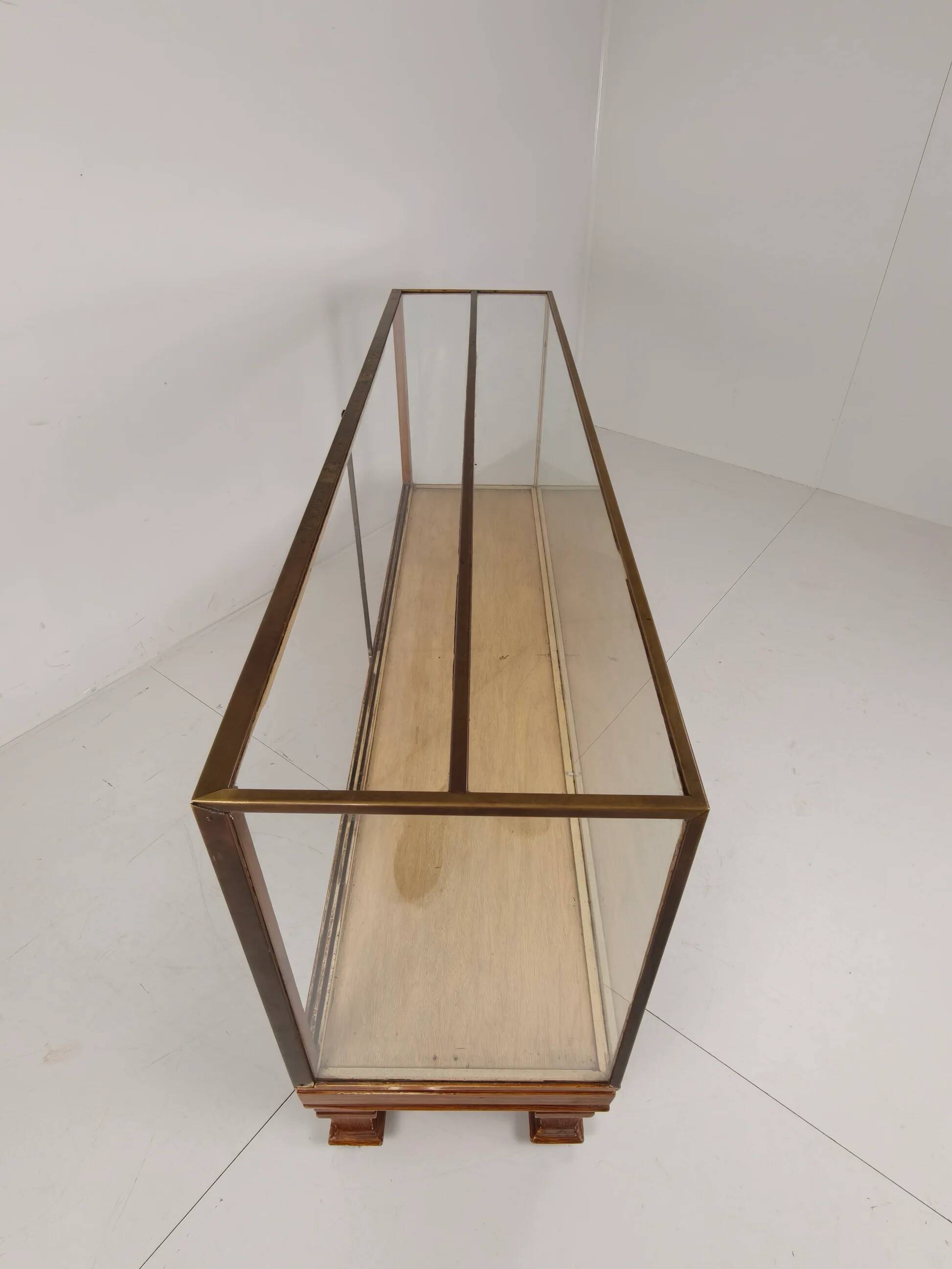 Comptoir de magasin ancien en laiton anglais – modèle étroit avec mesures en yards