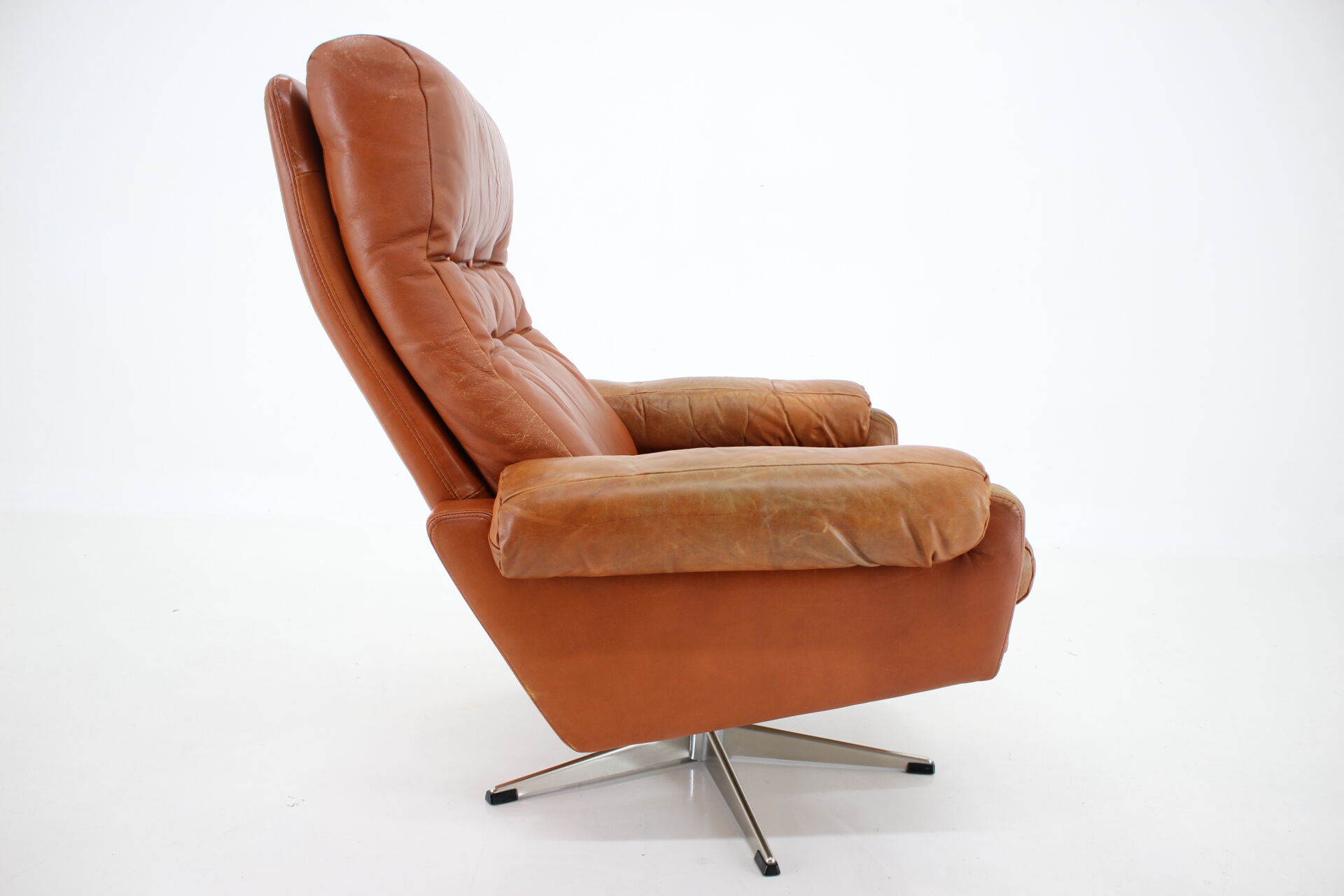 1970s leather swivel armchair by Nili Stoppmobler, Denmark
